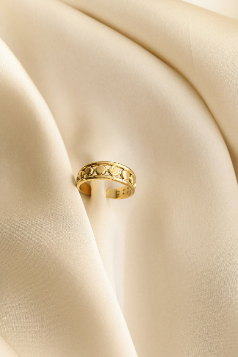 Holly Ring - Boutique Minimaliste has waterproof, durable, elegant and vintage inspired jewelry