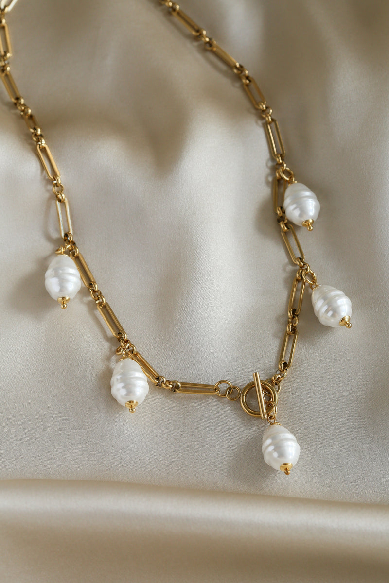 Illy Necklace - Boutique Minimaliste has waterproof, durable, elegant and vintage inspired jewelry