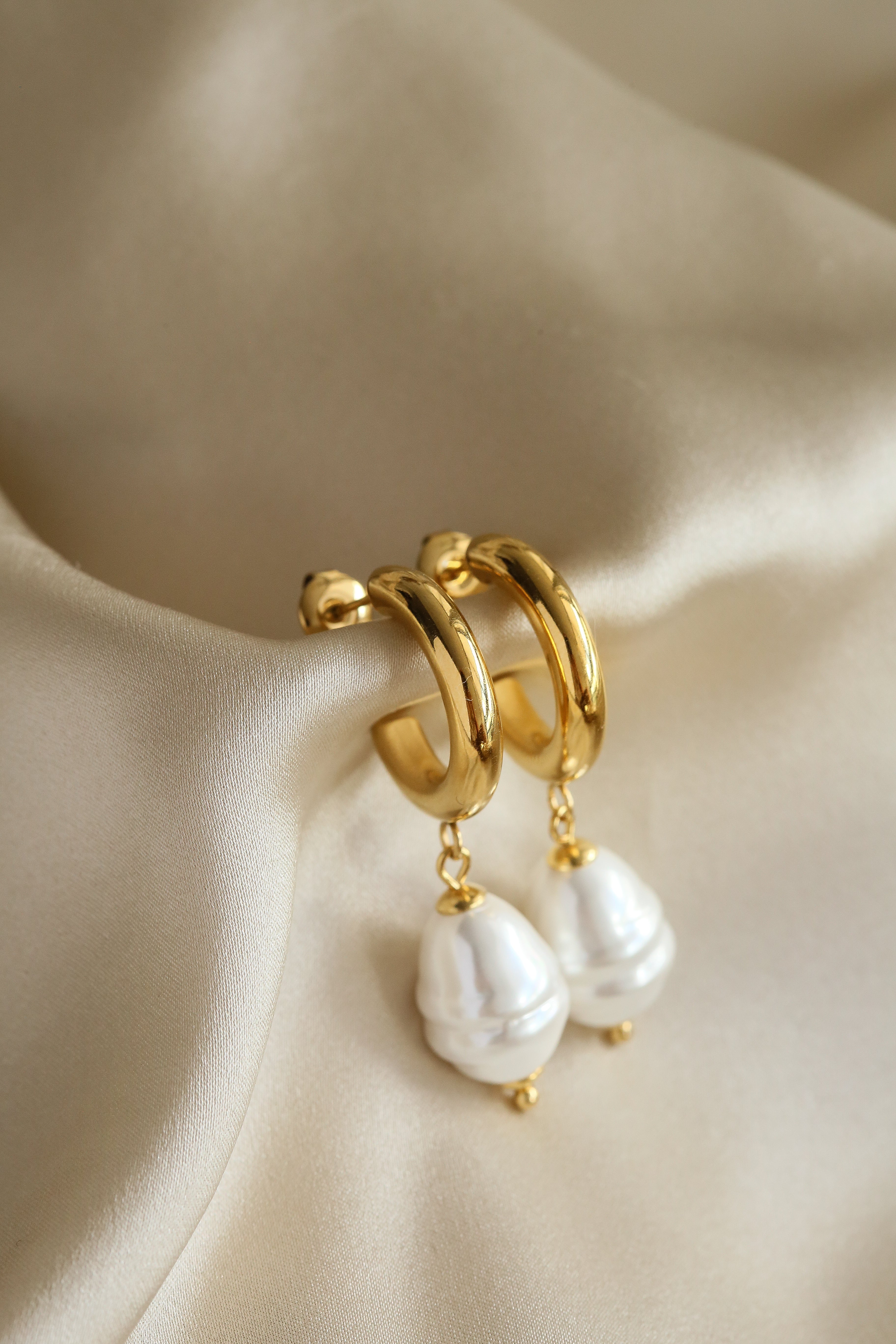 Iza Hoop Earrings - Boutique Minimaliste has waterproof, durable, elegant and vintage inspired jewelry