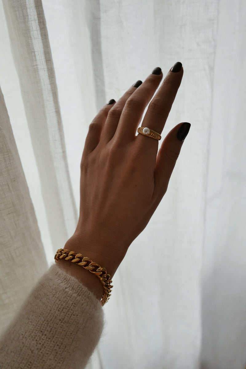 Jane Bracelet - Boutique Minimaliste has waterproof, durable, elegant and vintage inspired jewelry
