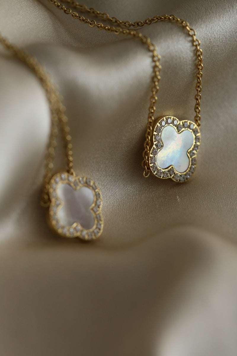Jean Bracelet - Boutique Minimaliste has waterproof, durable, elegant and vintage inspired jewelry