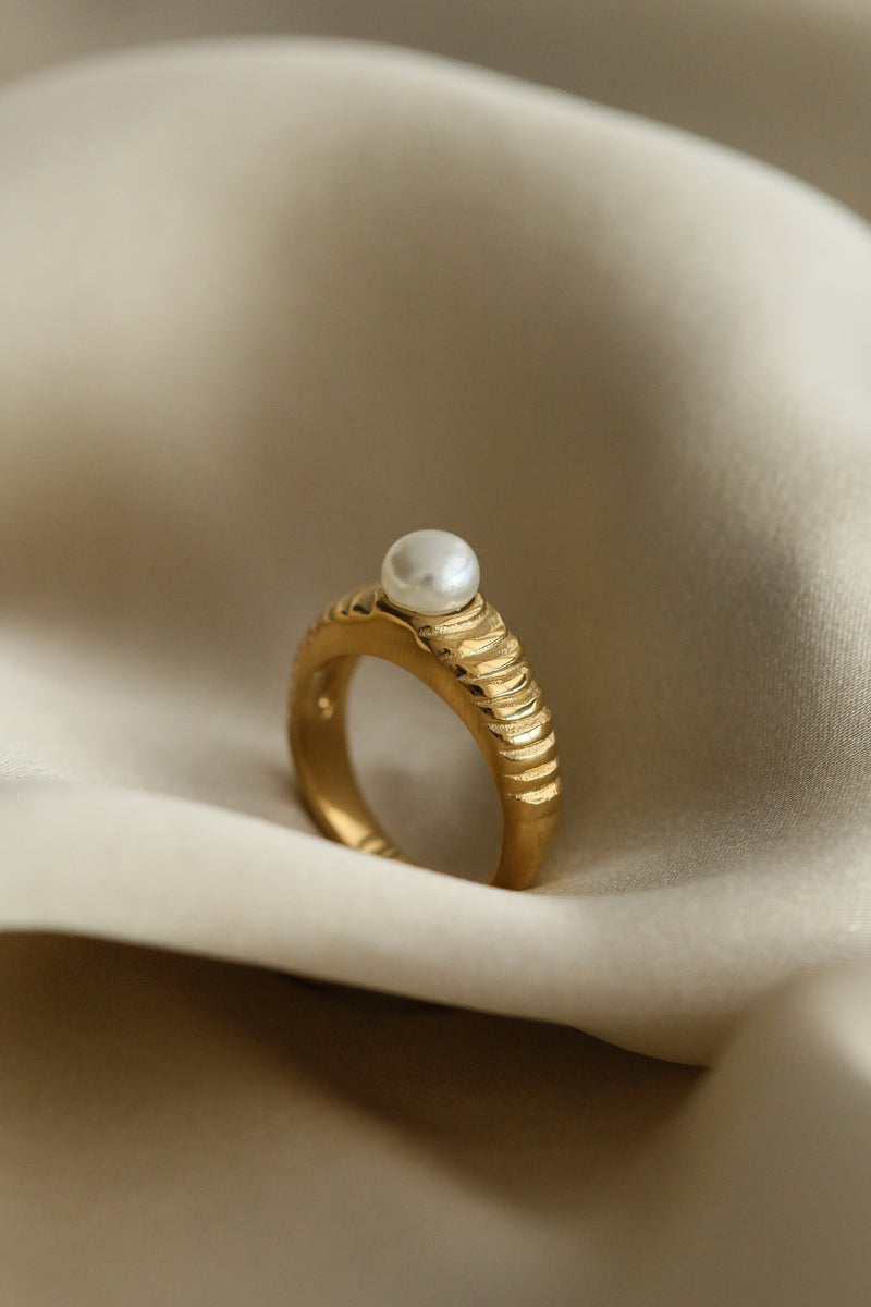 Jenny Ring - Boutique Minimaliste has waterproof, durable, elegant and vintage inspired jewelry