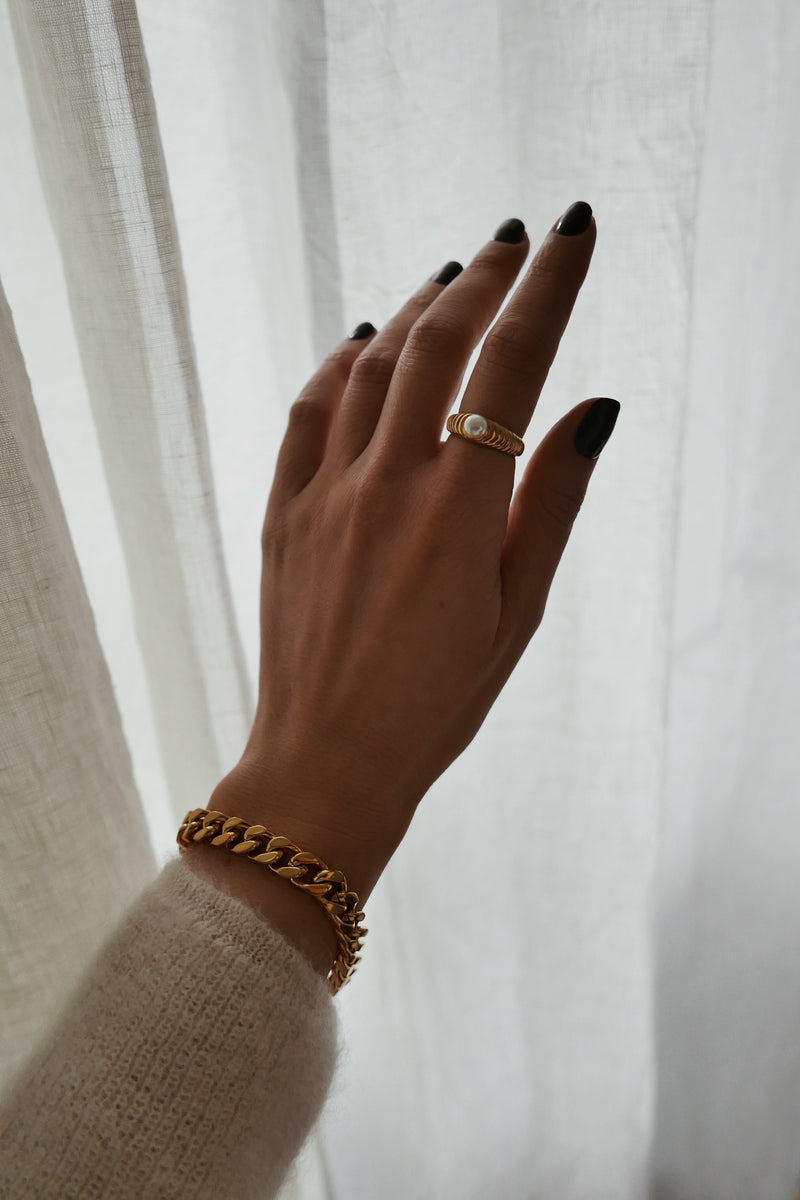 Jenny Ring - Boutique Minimaliste has waterproof, durable, elegant and vintage inspired jewelry