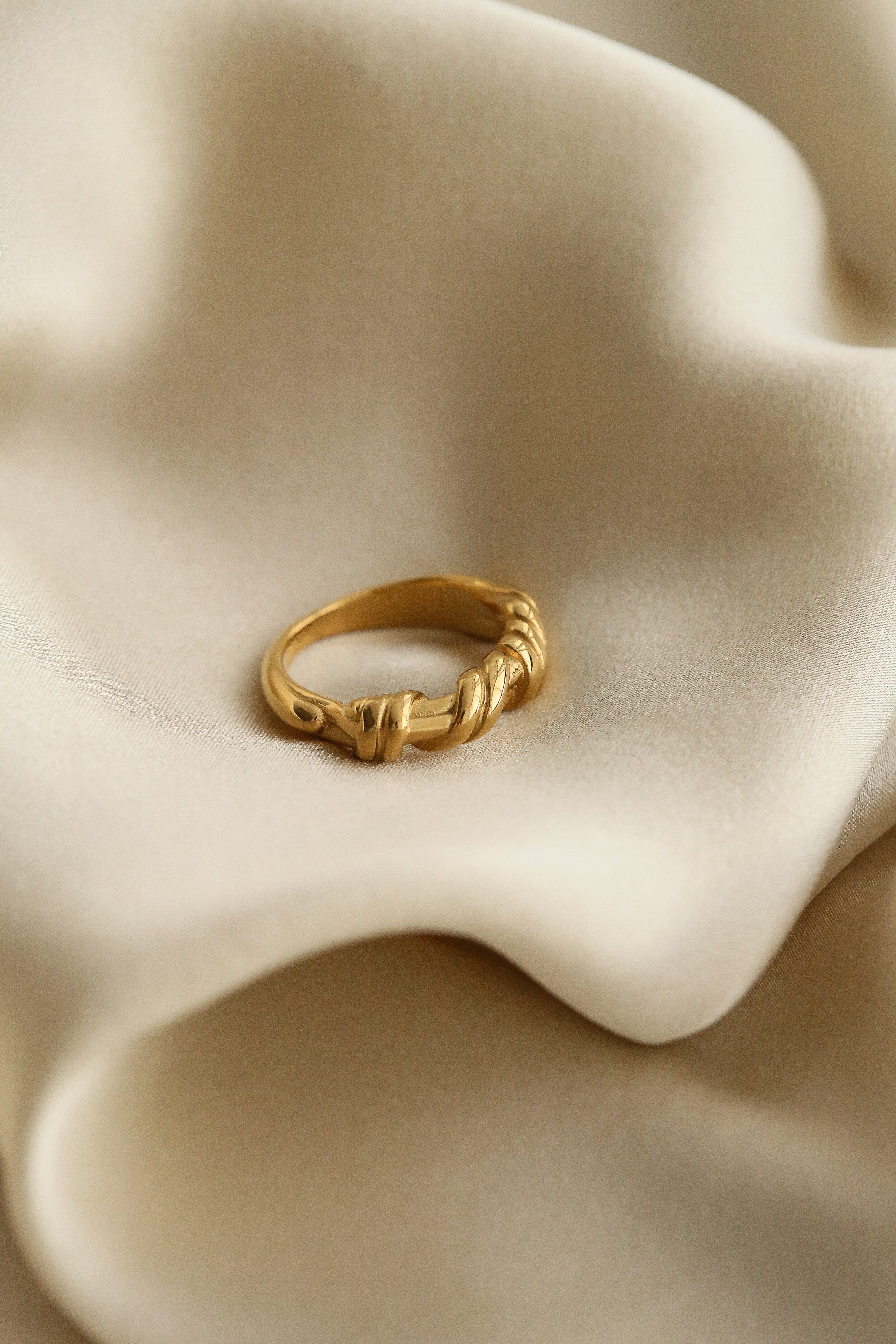 Joan Ring - Boutique Minimaliste has waterproof, durable, elegant and vintage inspired jewelry