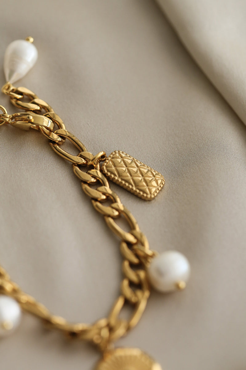 Kate Bracelet - Boutique Minimaliste has waterproof, durable, elegant and vintage inspired jewelry