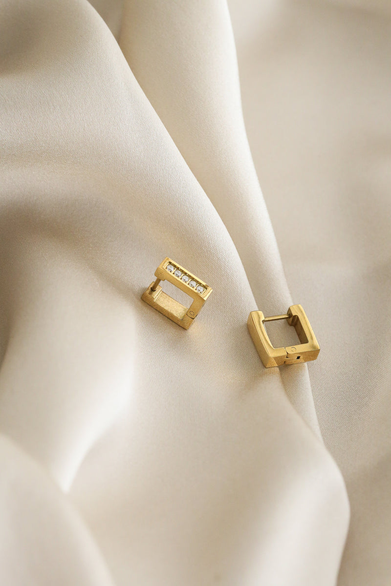 Kiara Huggies - Boutique Minimaliste has waterproof, durable, elegant and vintage inspired jewelry