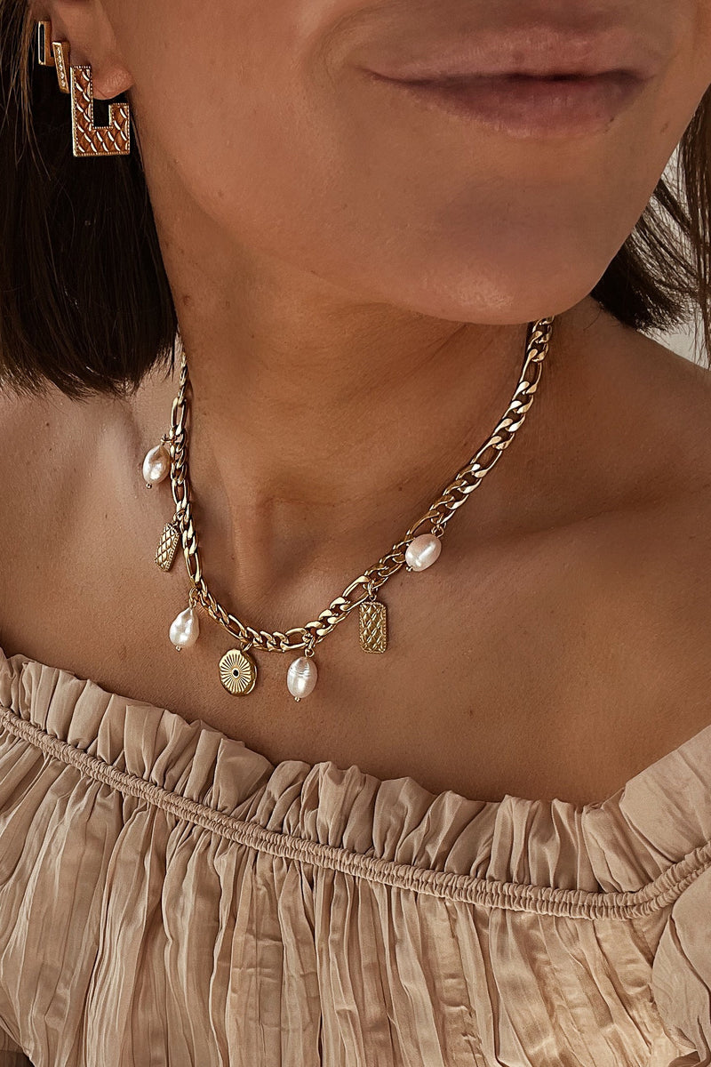 Kiara Huggies - Boutique Minimaliste has waterproof, durable, elegant and vintage inspired jewelry