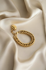 Kim Bracelet - Boutique Minimaliste has waterproof, durable, elegant and vintage inspired jewelry