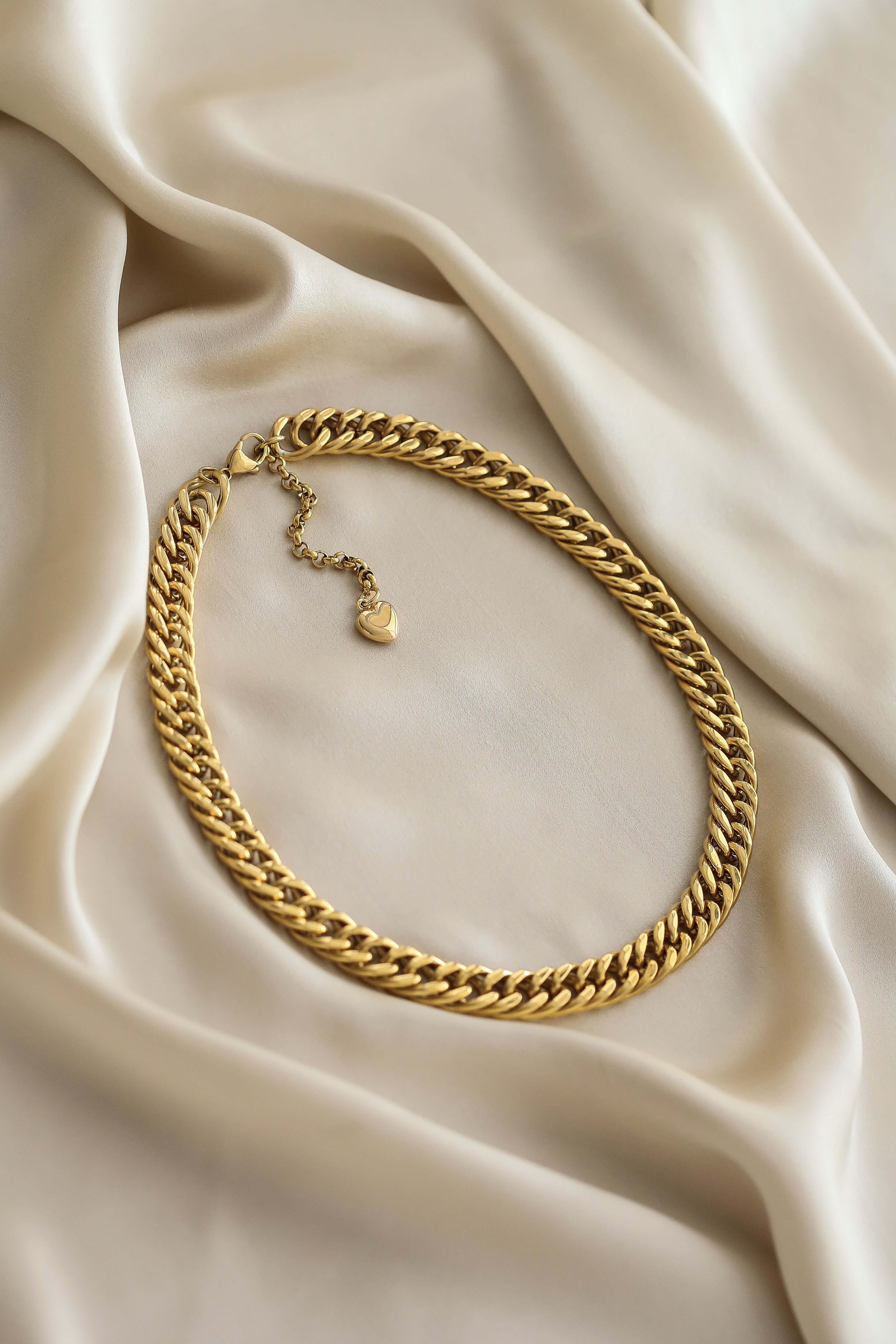 Kim Necklace - Boutique Minimaliste has waterproof, durable, elegant and vintage inspired jewelry