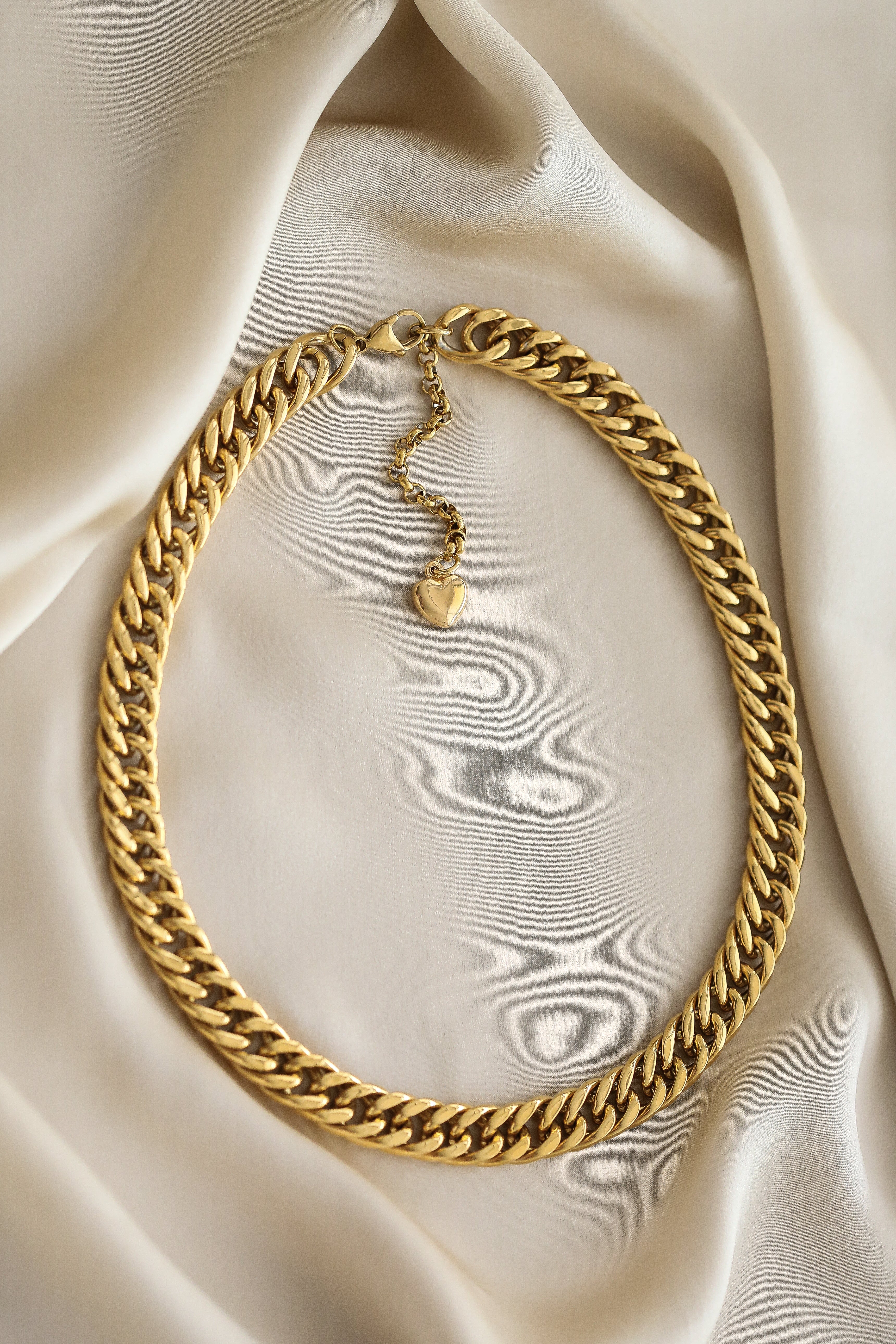Kim Necklace - Boutique Minimaliste has waterproof, durable, elegant and vintage inspired jewelry