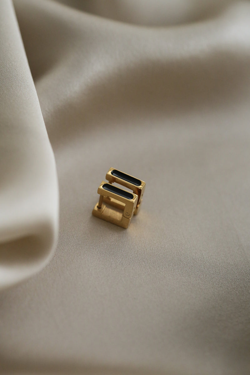 Kitty Huggies - Boutique Minimaliste has waterproof, durable, elegant and vintage inspired jewelry