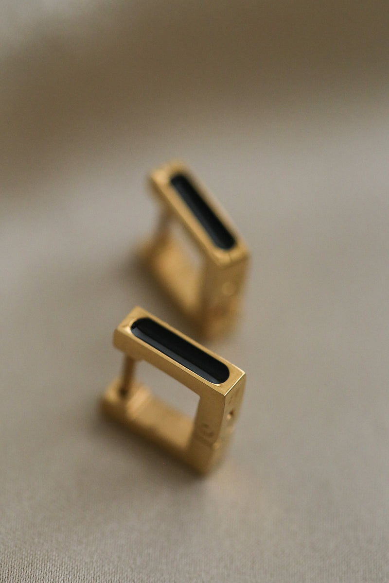 Kitty Huggies - Boutique Minimaliste has waterproof, durable, elegant and vintage inspired jewelry