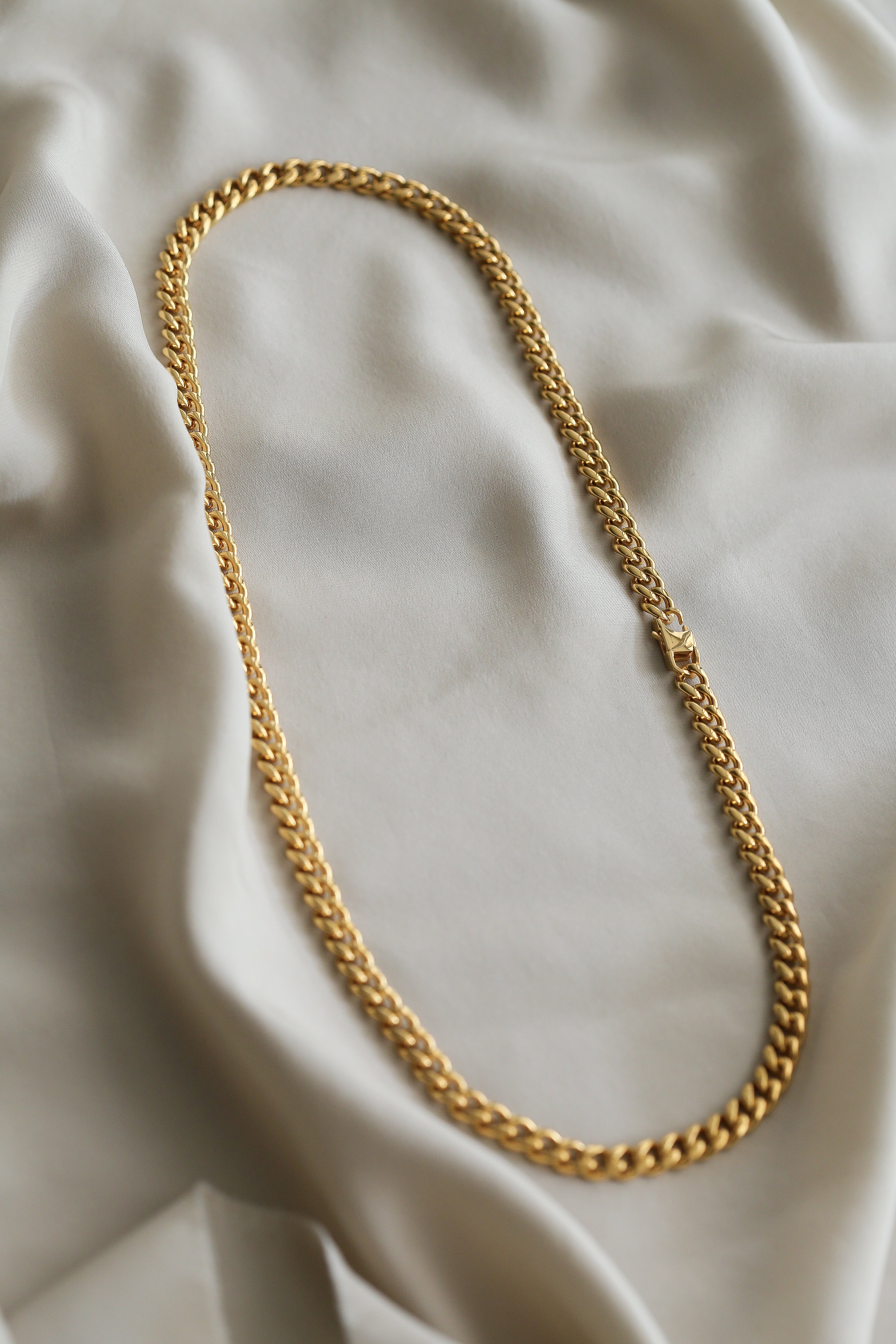 Laura Necklace - Boutique Minimaliste has waterproof, durable, elegant and vintage inspired jewelry