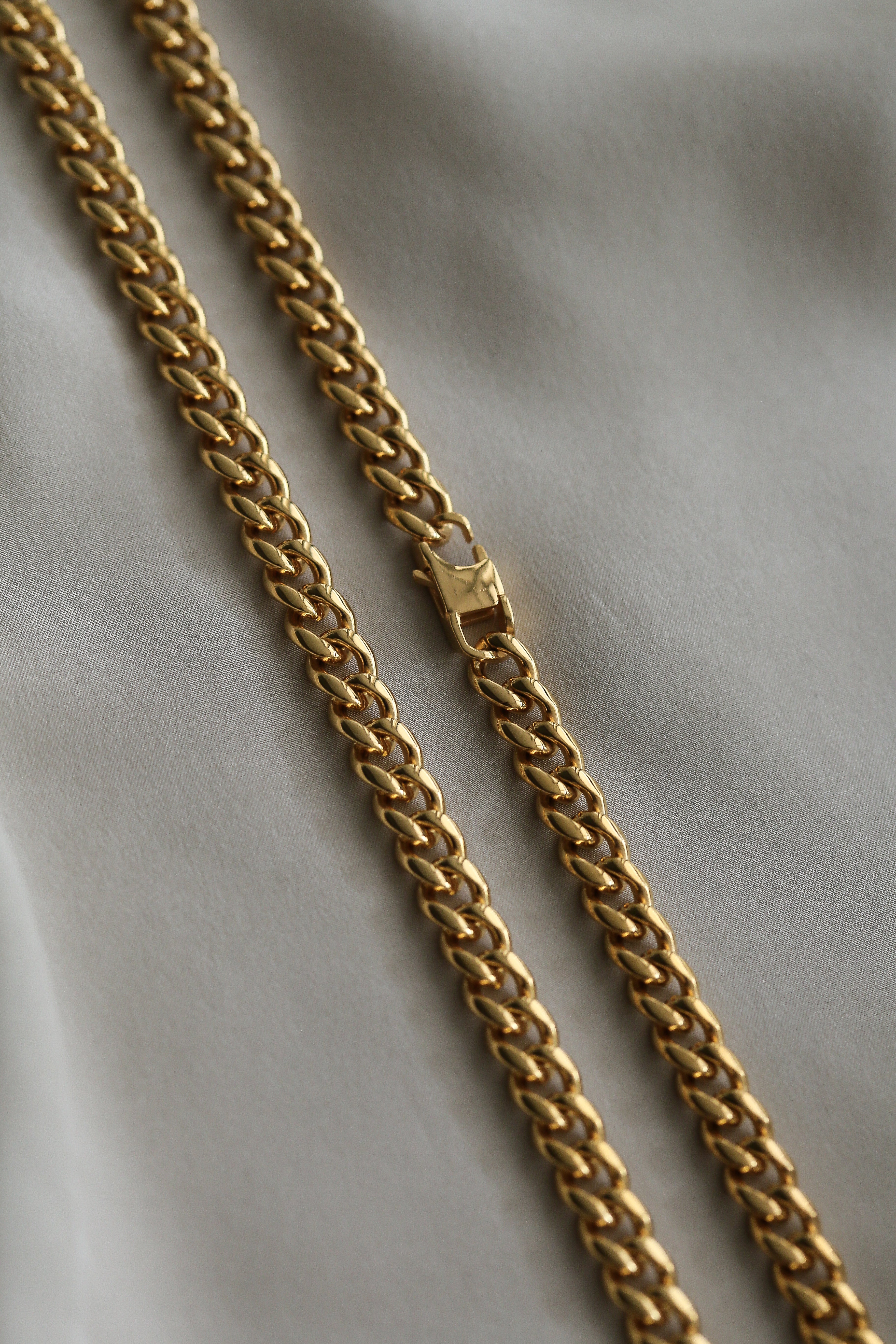 Laura Necklace - Boutique Minimaliste has waterproof, durable, elegant and vintage inspired jewelry