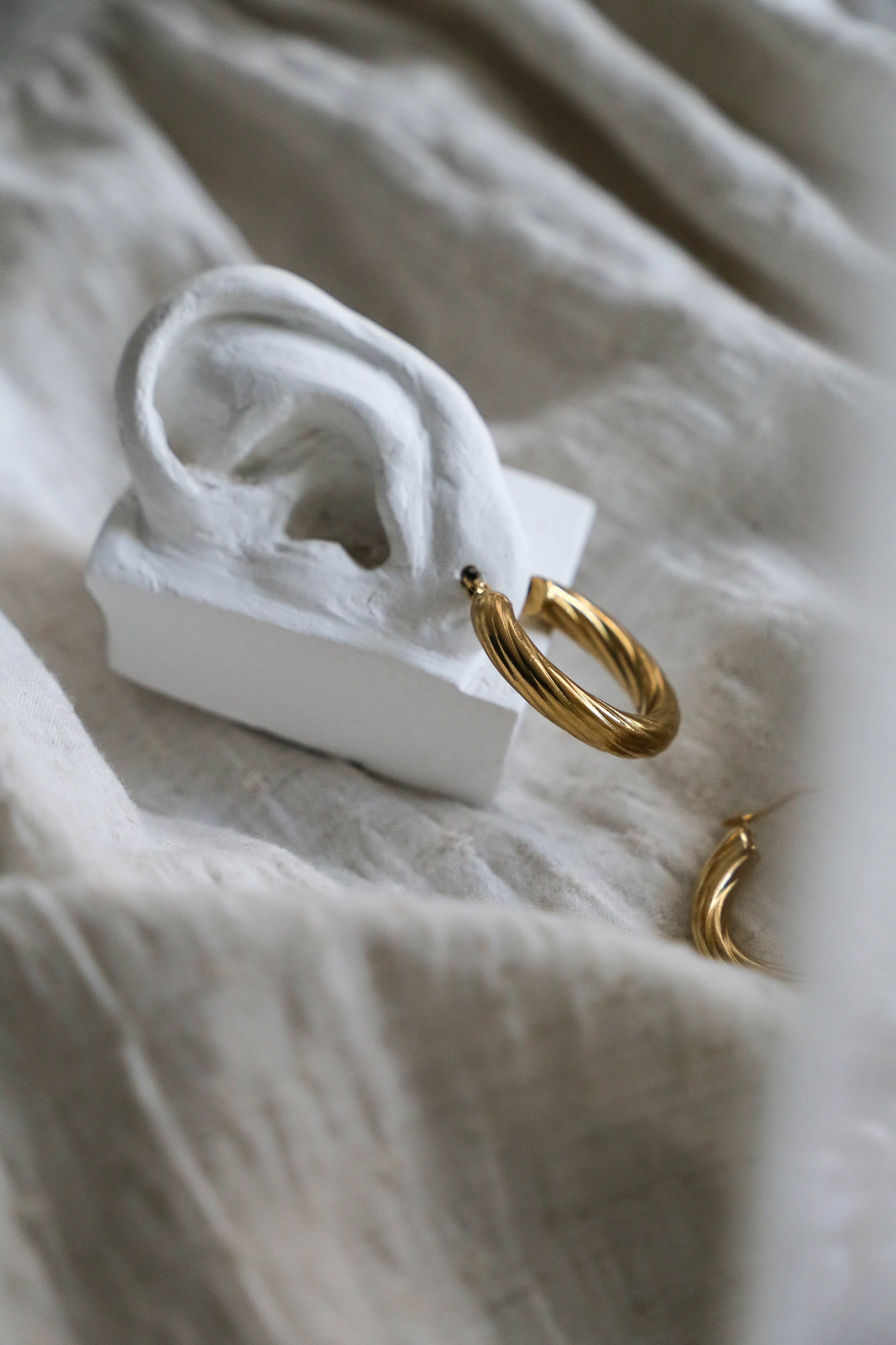 Lea Hoop Earrings - Boutique Minimaliste has waterproof, durable, elegant and vintage inspired jewelry