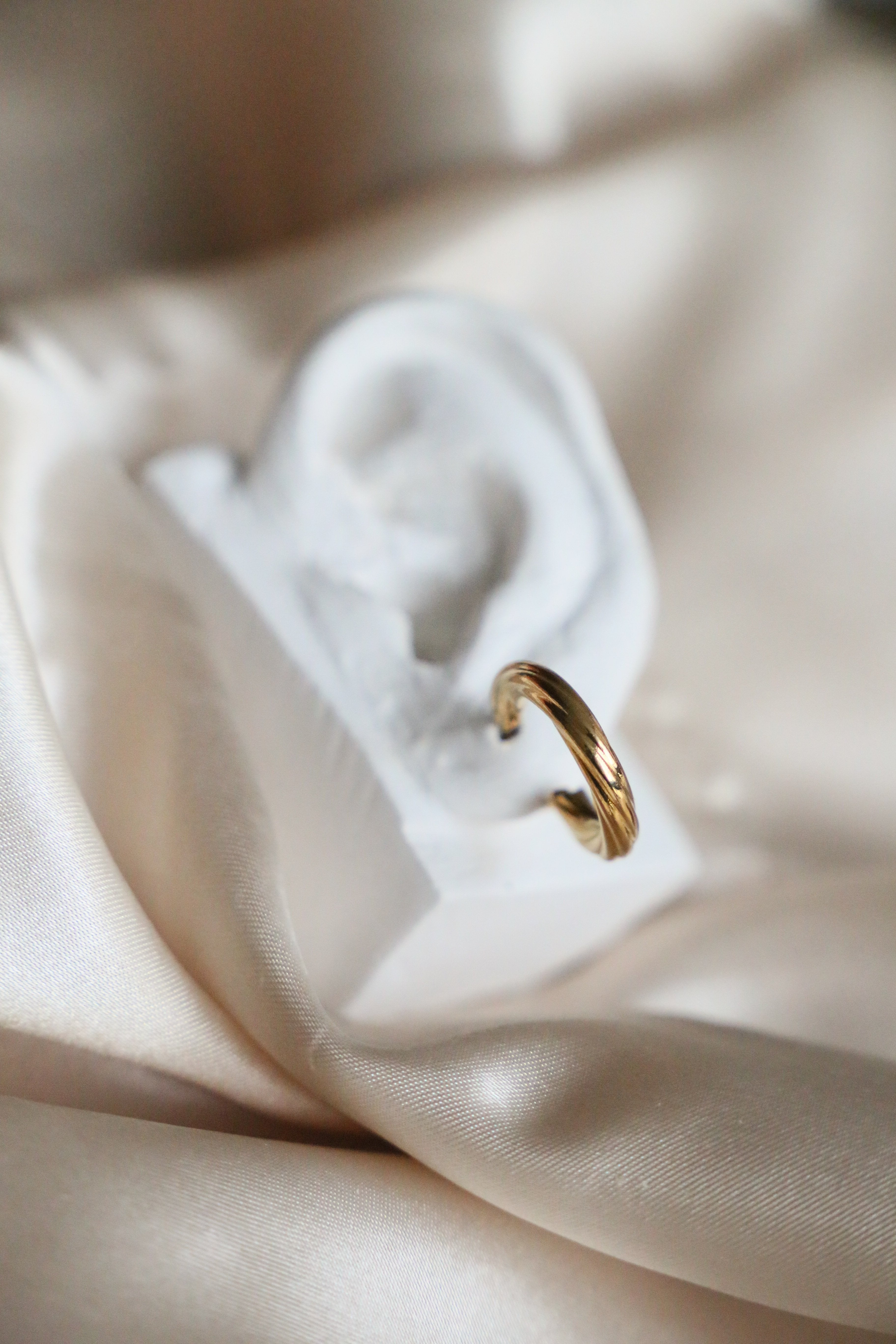 Lea Hoop Earrings - Boutique Minimaliste has waterproof, durable, elegant and vintage inspired jewelry