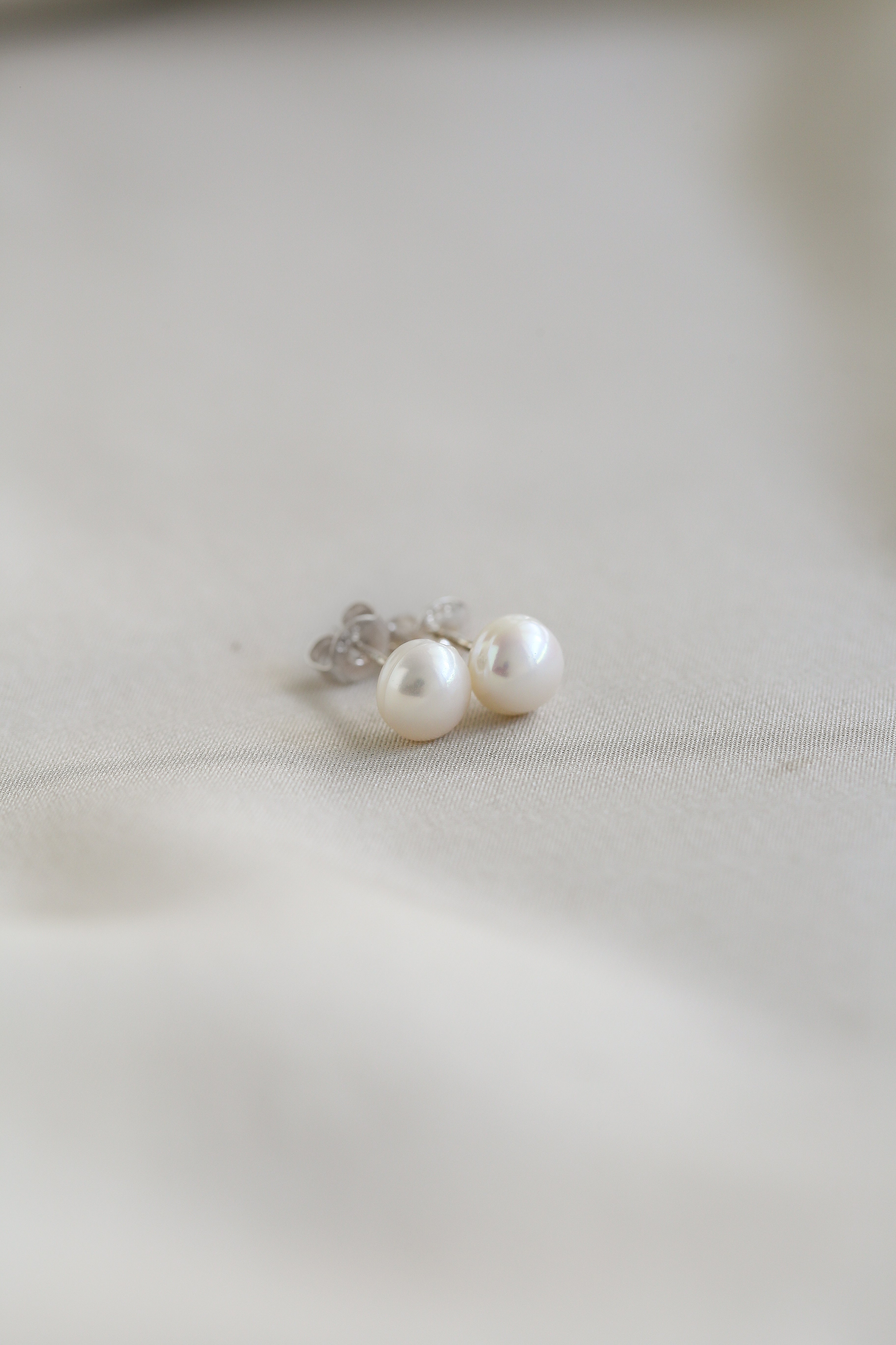 Lili Studs - Boutique Minimaliste has waterproof, durable, elegant and vintage inspired jewelry