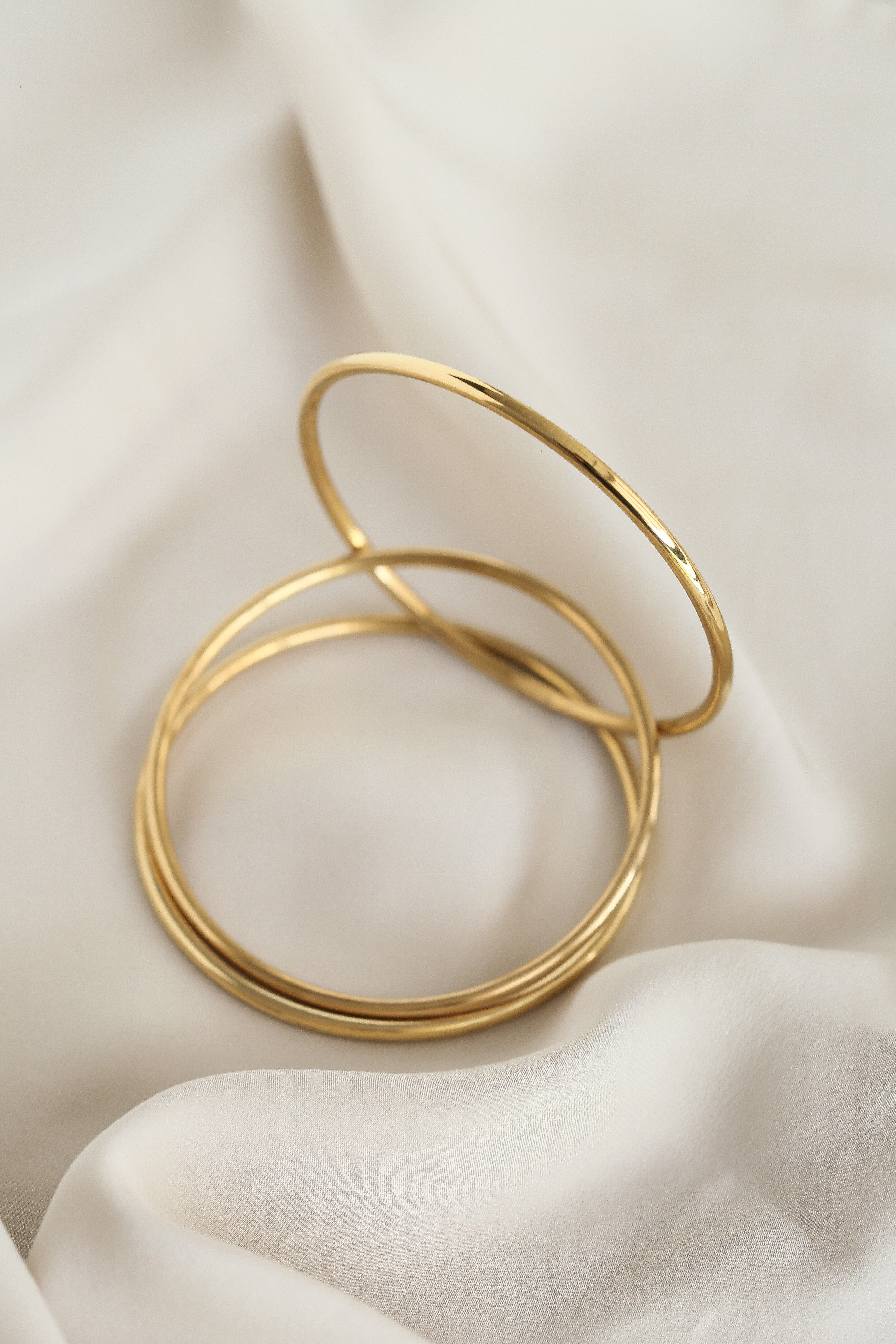 Lola Bangles - Boutique Minimaliste has waterproof, durable, elegant and vintage inspired jewelry