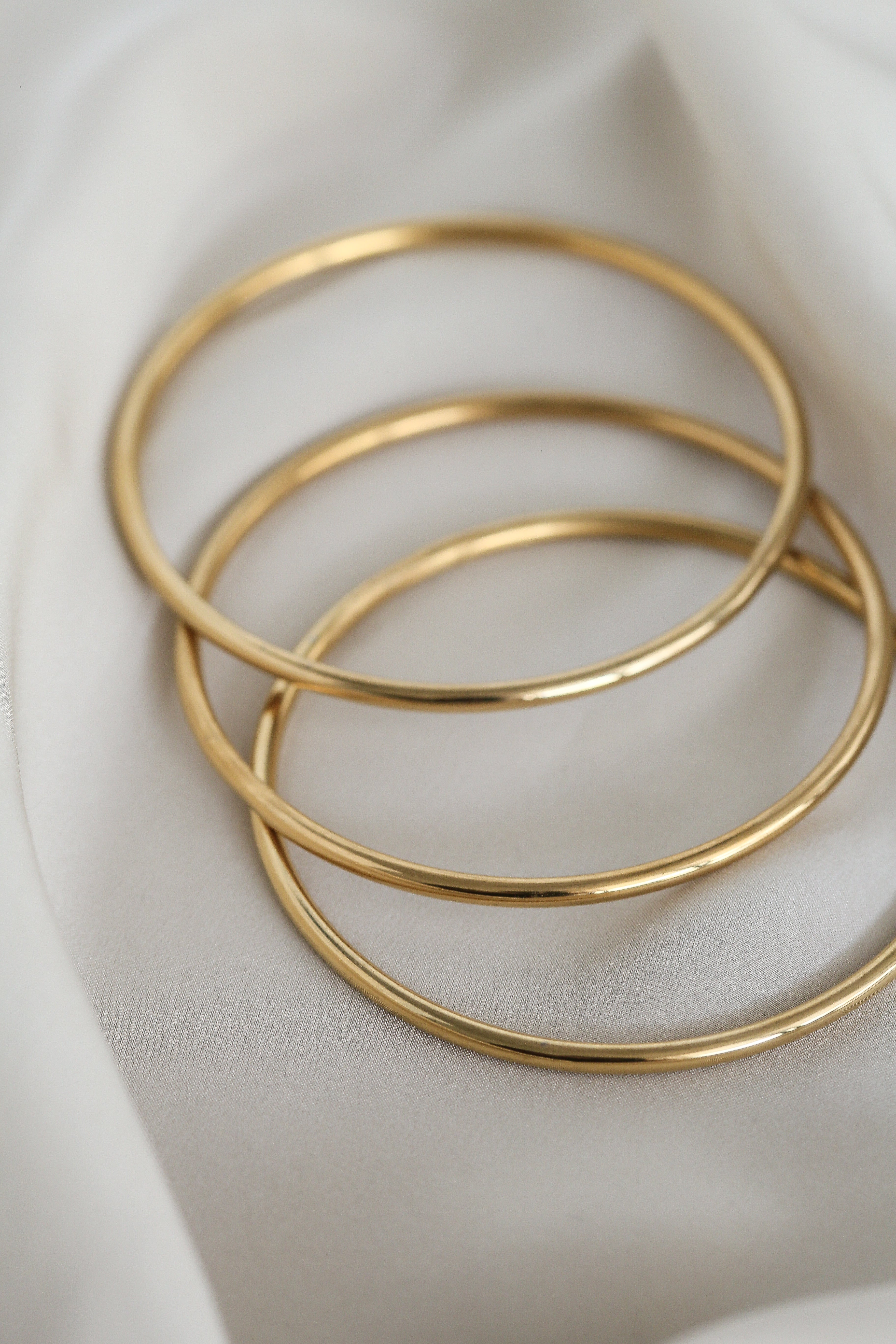 Lola Bangles - Boutique Minimaliste has waterproof, durable, elegant and vintage inspired jewelry