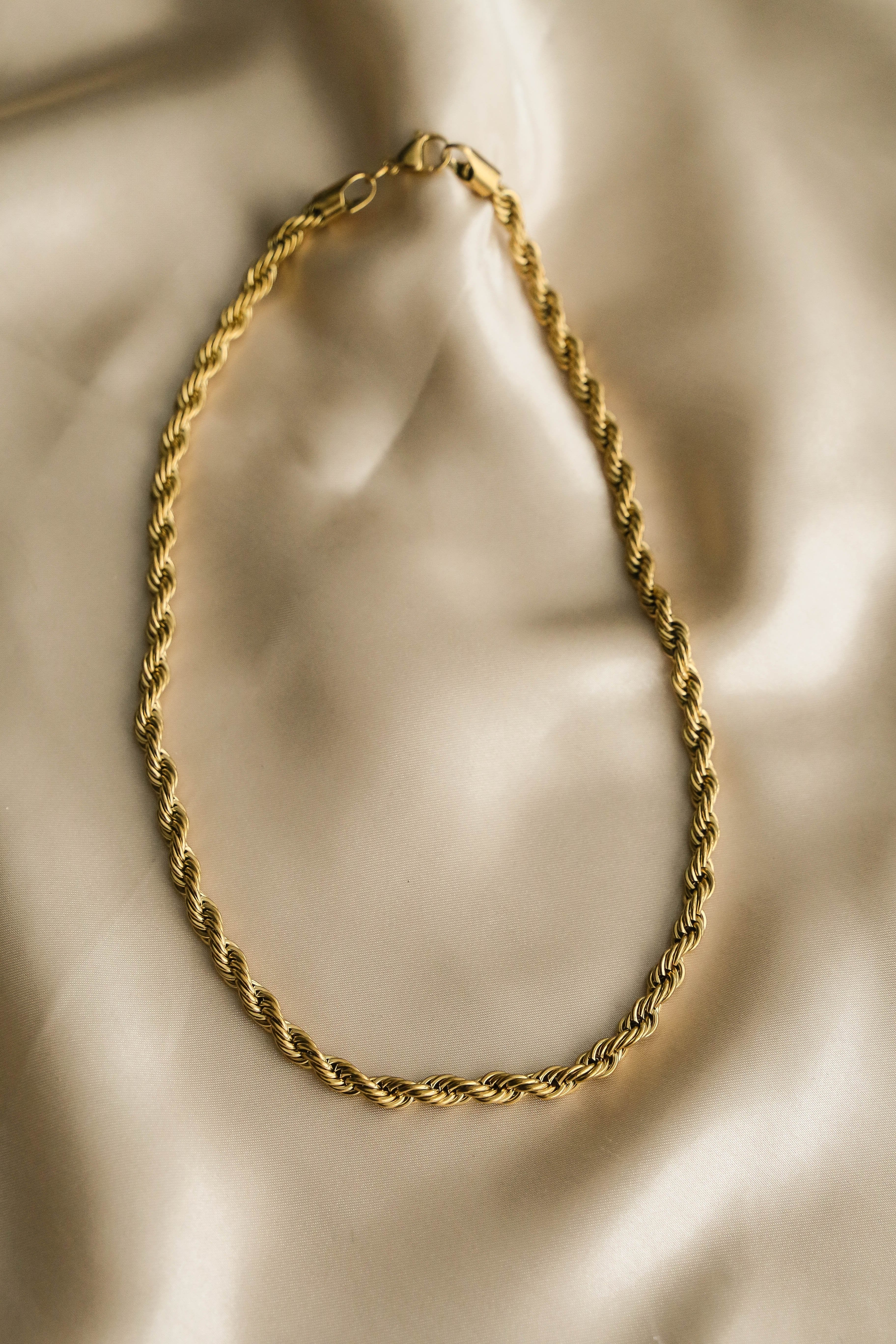 Lola Necklace - Boutique Minimaliste has waterproof, durable, elegant and vintage inspired jewelry