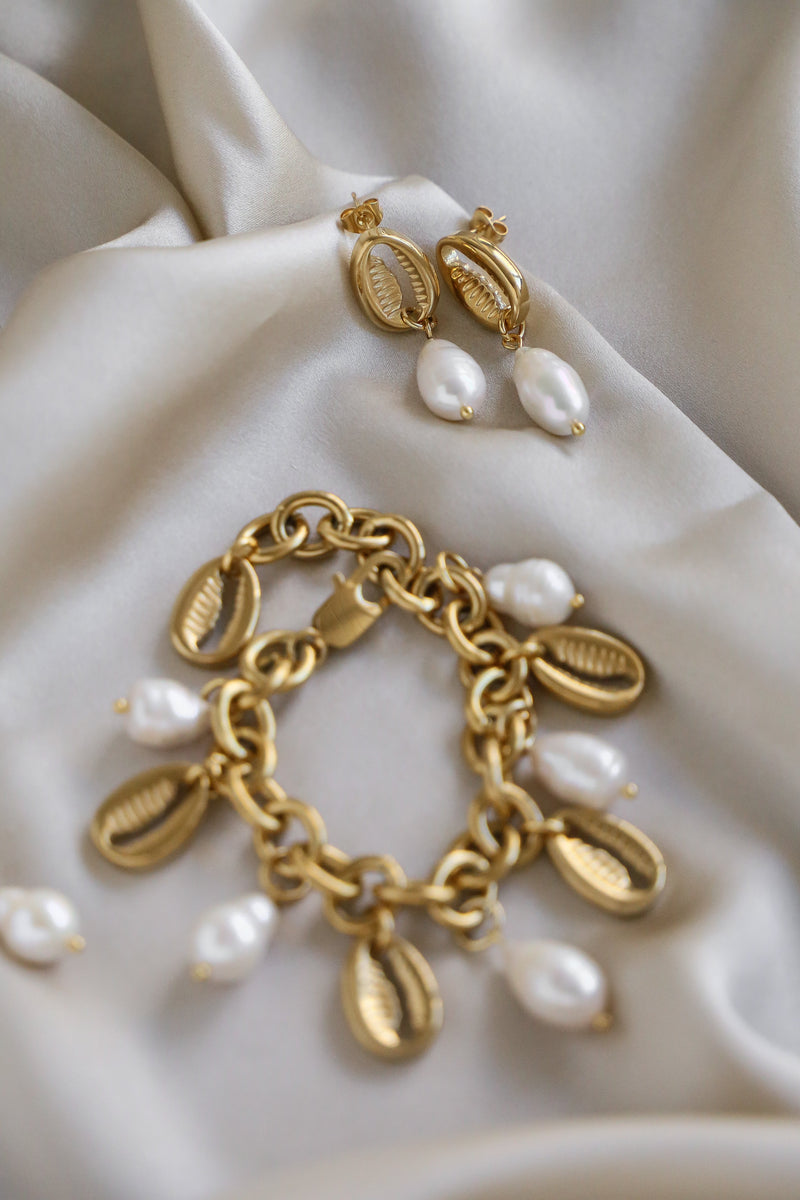 Maria Bracelet - Boutique Minimaliste has waterproof, durable, elegant and vintage inspired jewelry