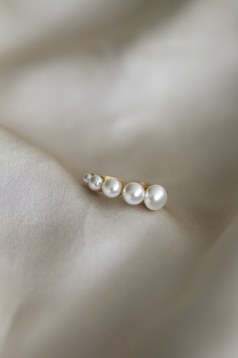 Nathalie Ring - Boutique Minimaliste has waterproof, durable, elegant and vintage inspired jewelry