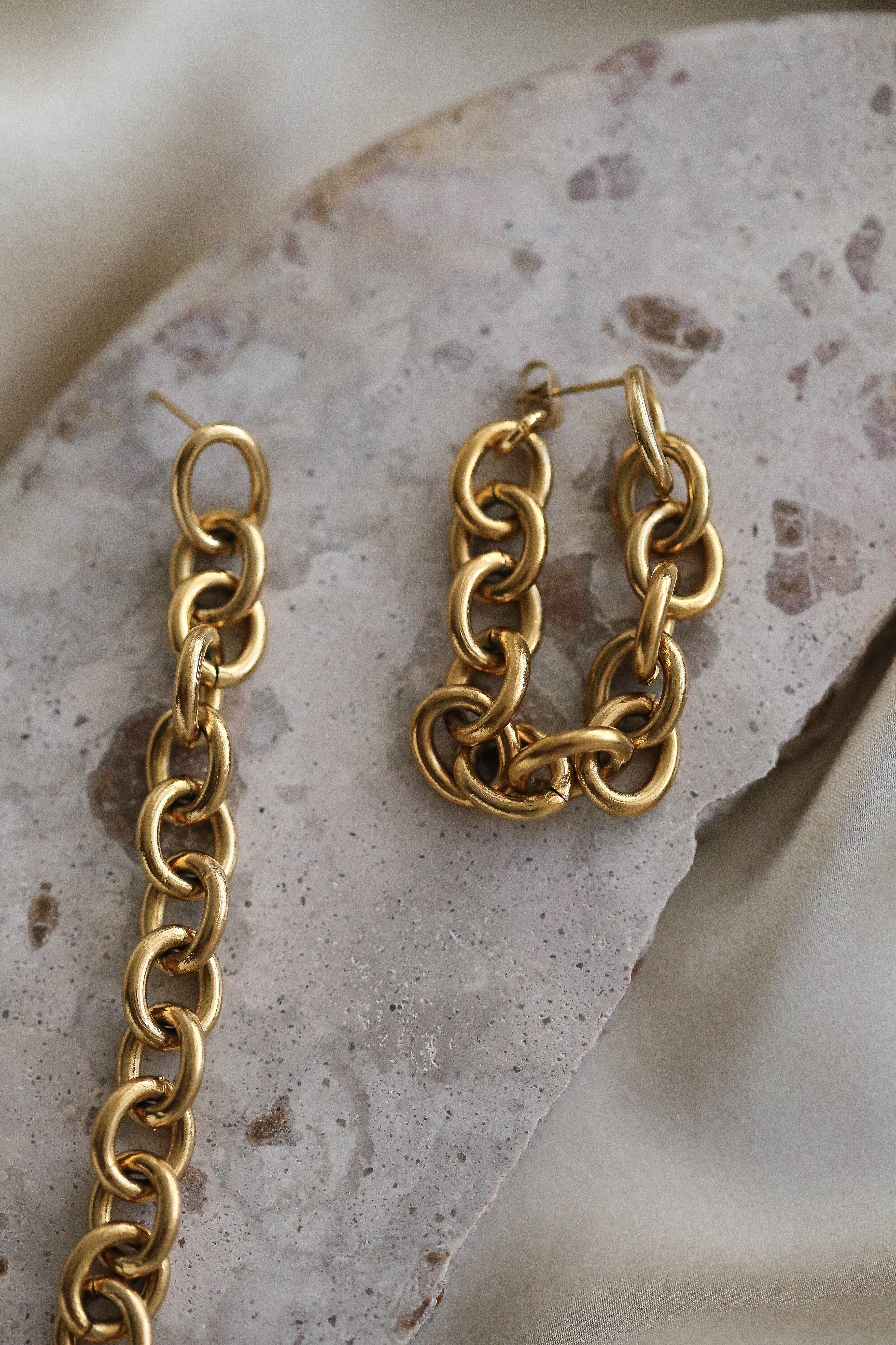 Nieve Earrings - Boutique Minimaliste has waterproof, durable, elegant and vintage inspired jewelry