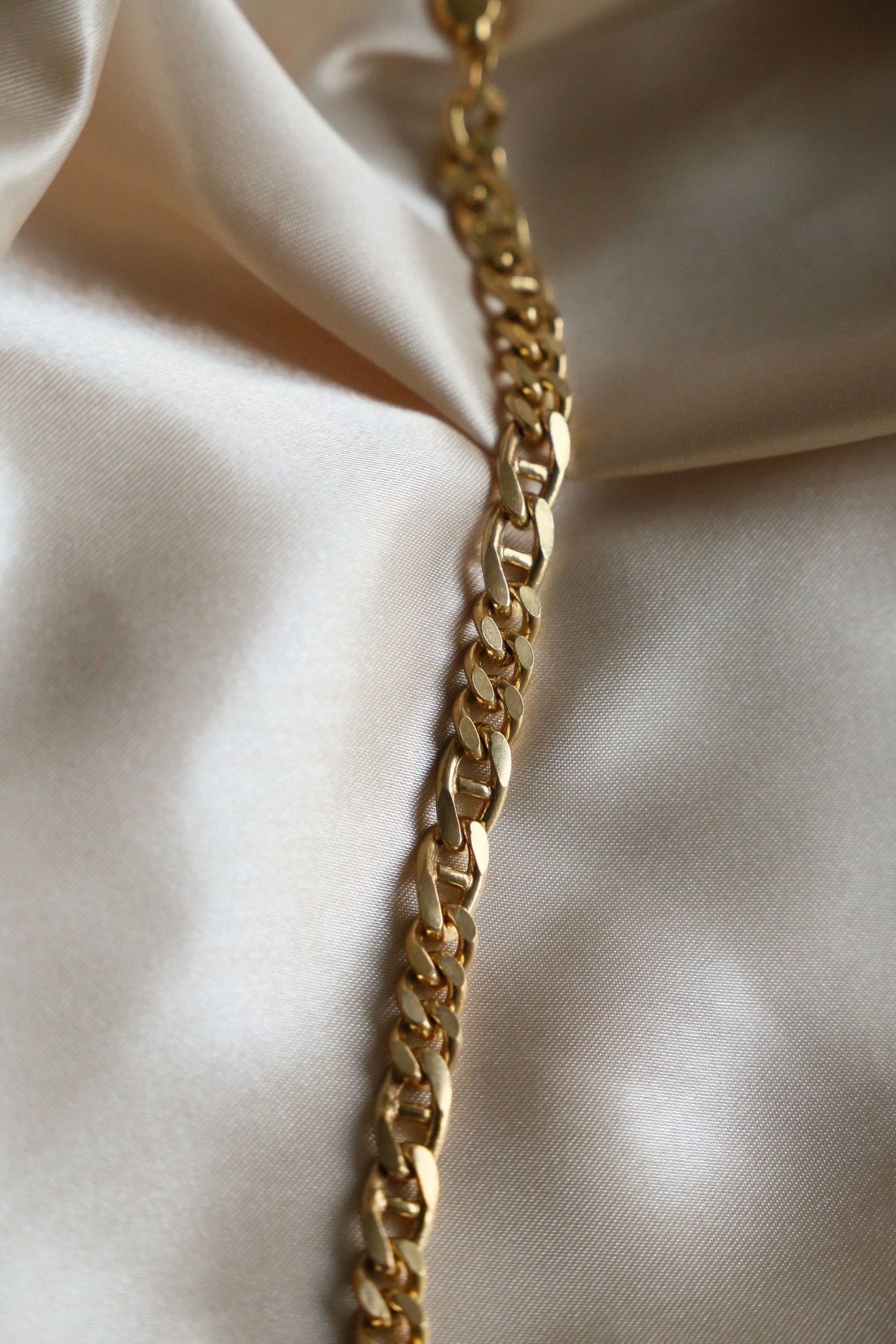 Noelle (Vintage) Chain bracelet - has waterproof, durable, elegant and vintage inspired jewelry