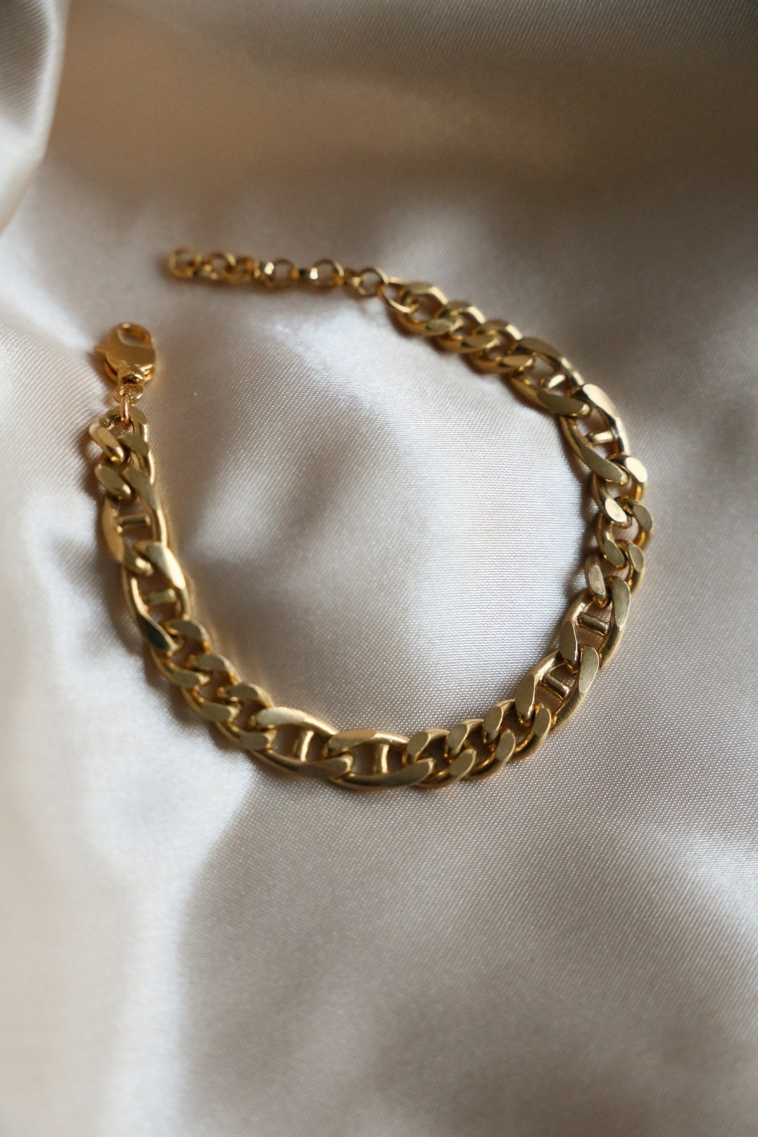 Noelle (Vintage) Chain bracelet - has waterproof, durable, elegant and vintage inspired jewelry