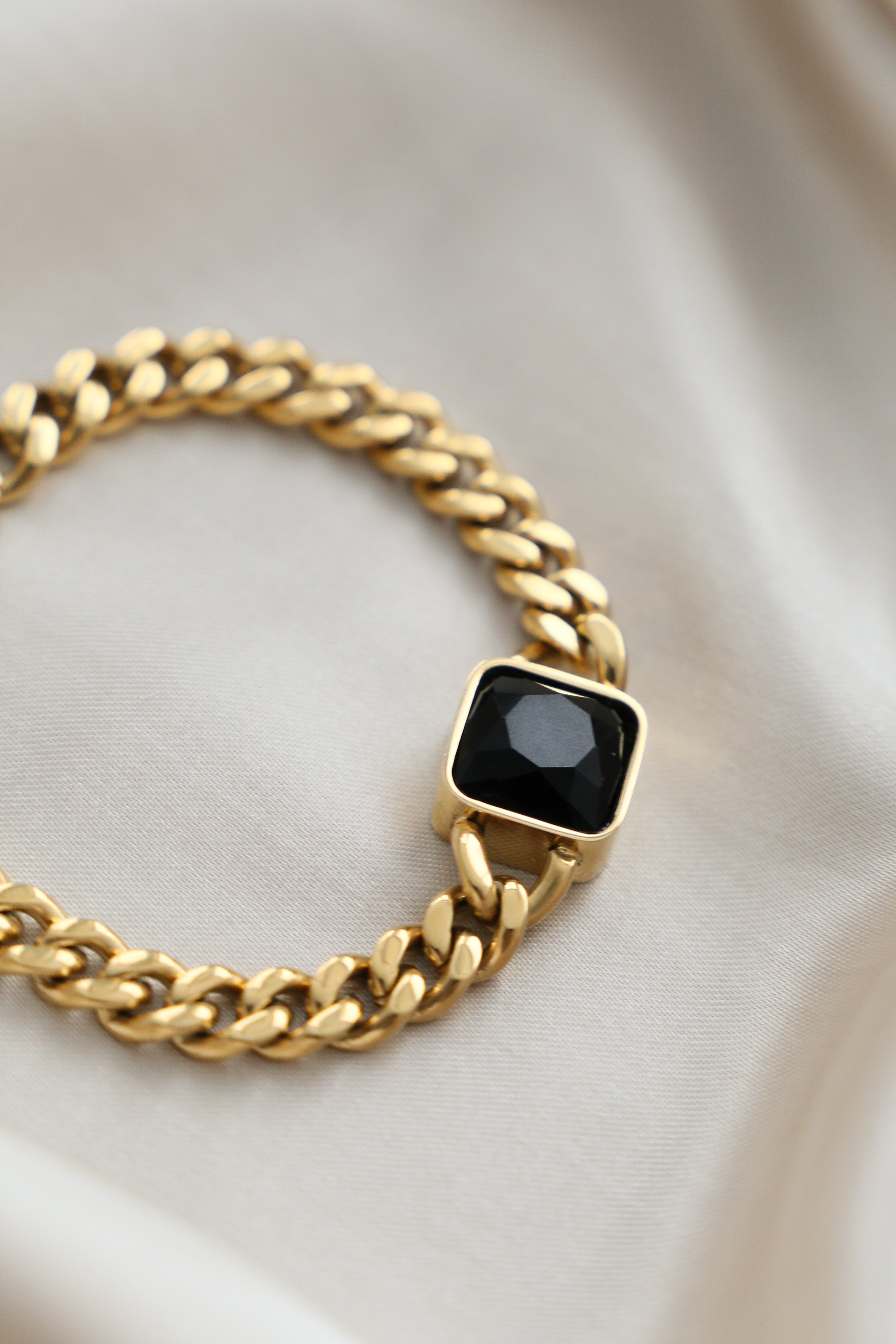 Olbia Bracelet - Boutique Minimaliste has waterproof, durable, elegant and vintage inspired jewelry