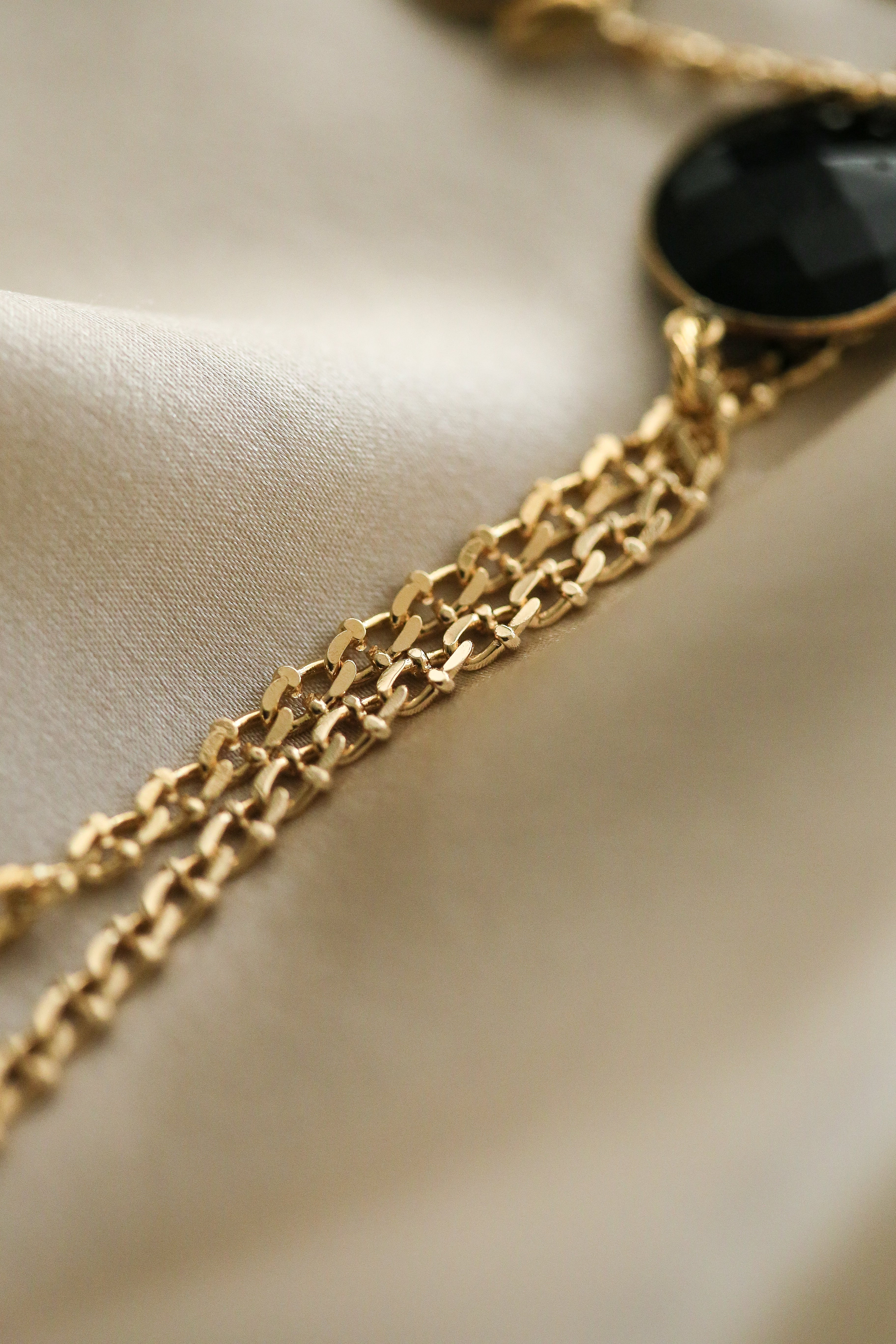 Olivia (Vintage) Necklace - Boutique Minimaliste has waterproof, durable, elegant and vintage inspired jewelry