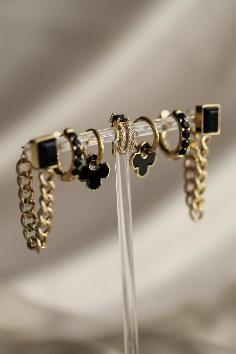 Ollie Hoops - Boutique Minimaliste has waterproof, durable, elegant and vintage inspired jewelry