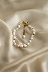 Ora Anket - Boutique Minimaliste has waterproof, durable, elegant and vintage inspired jewelry