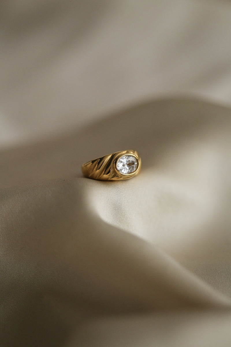 Paige Ring - Boutique Minimaliste has waterproof, durable, elegant and vintage inspired jewelry