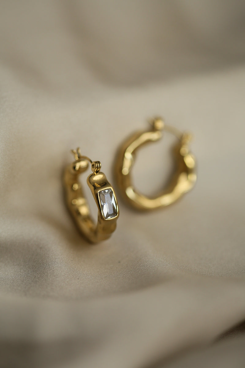 Paz Hoops - Boutique Minimaliste has waterproof, durable, elegant and vintage inspired jewelry
