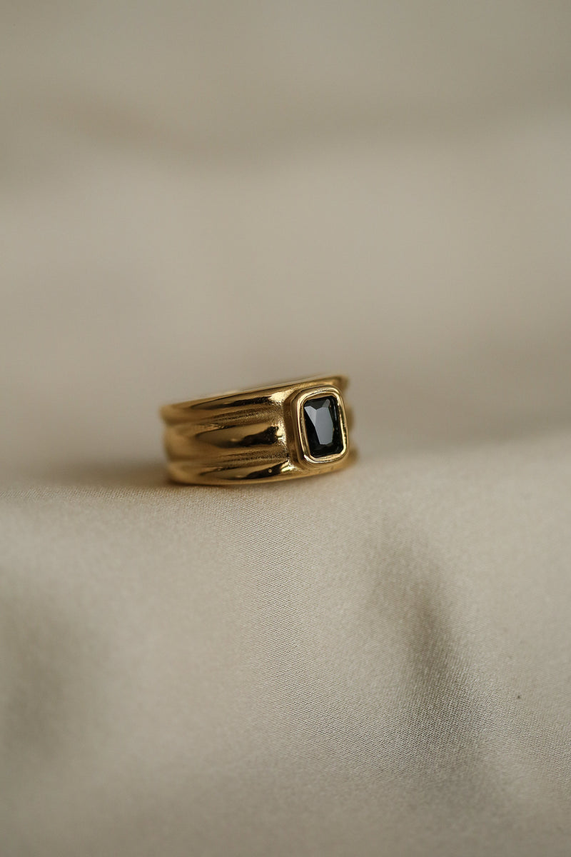 Peace Ring - Boutique Minimaliste has waterproof, durable, elegant and vintage inspired jewelry