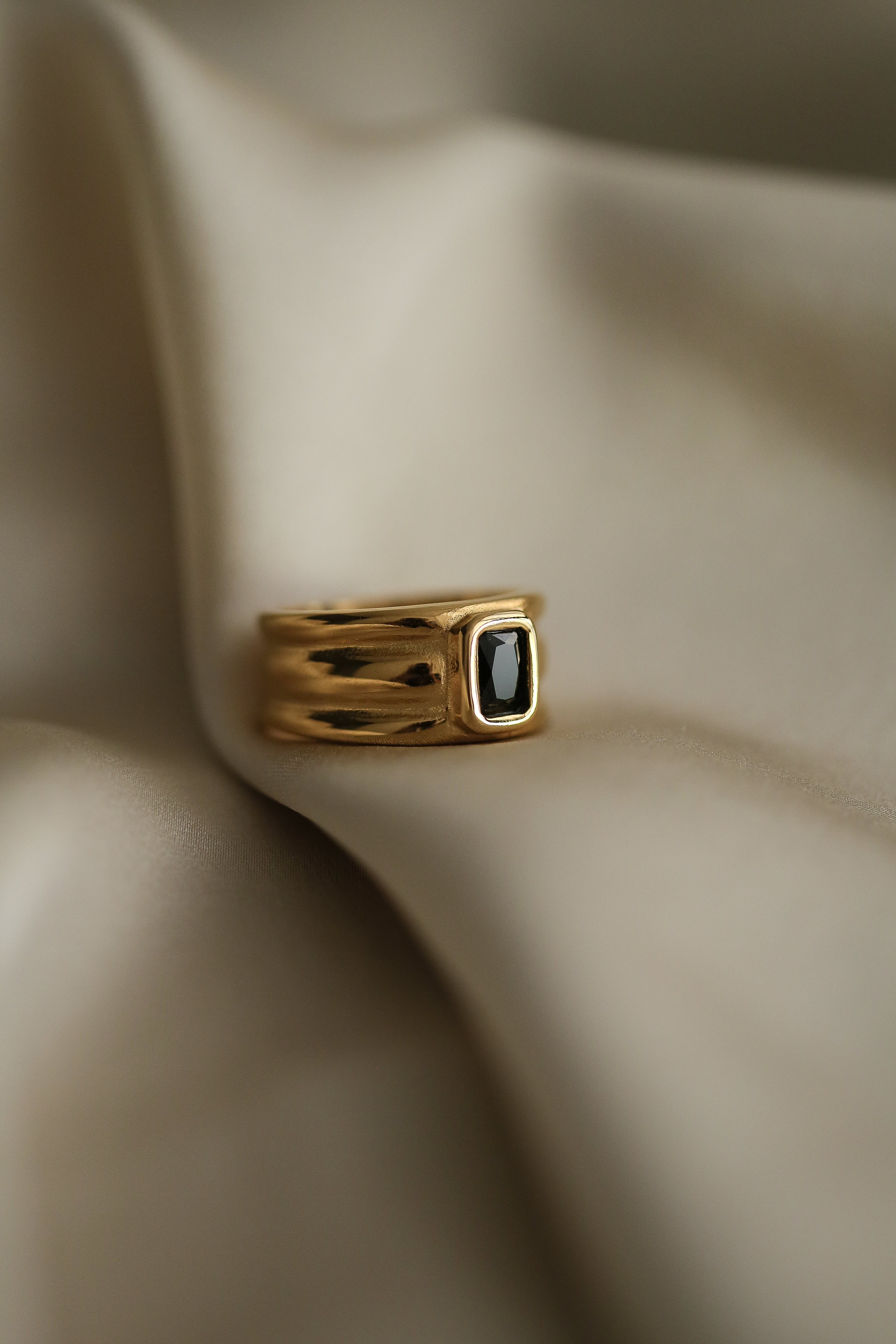 Peace Ring - Boutique Minimaliste has waterproof, durable, elegant and vintage inspired jewelry