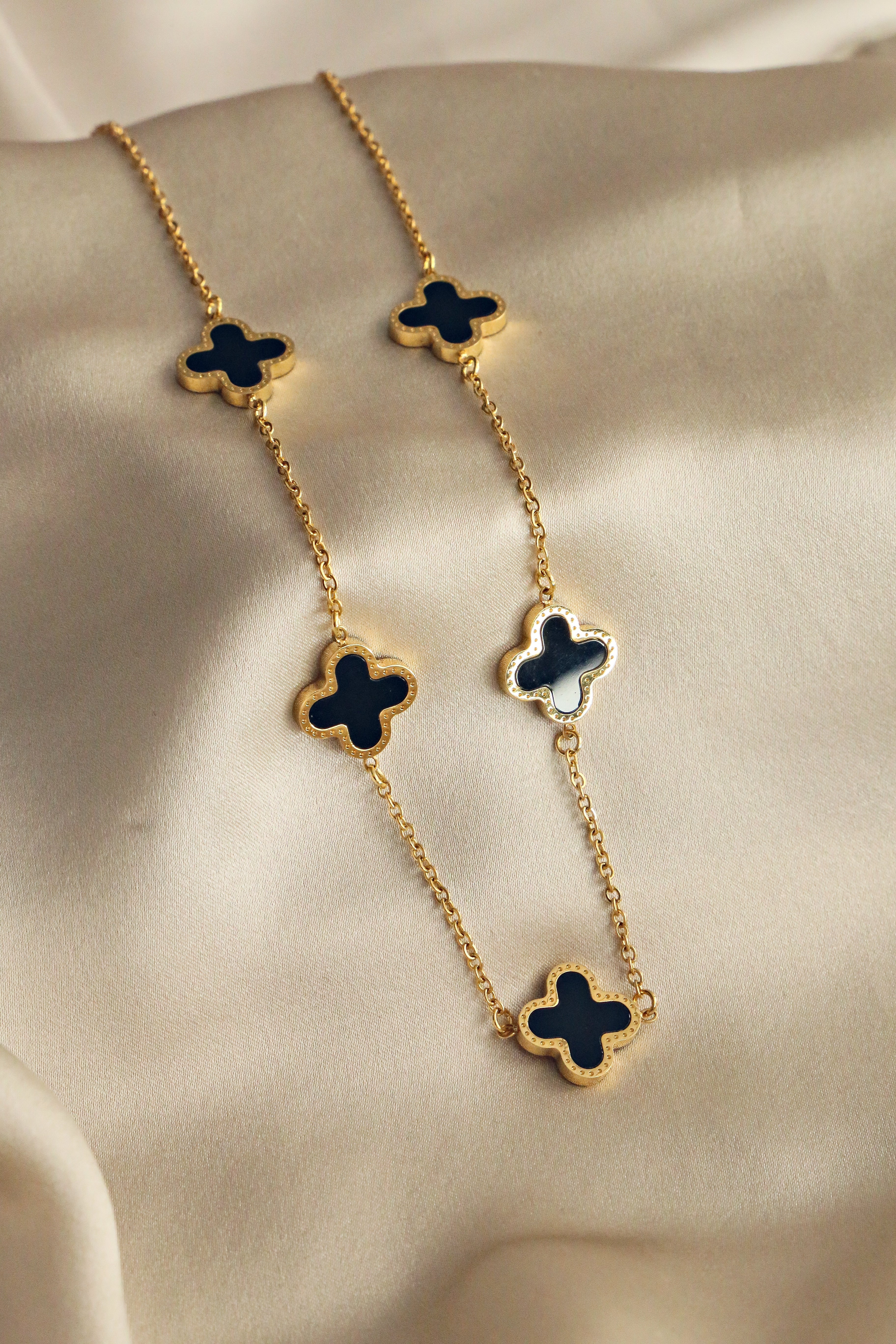 Van Cleef & Arpels 18k Yellow Gold and Carnelian Vintage Alhambra Pendant  Necklace | Yoogi's Closet