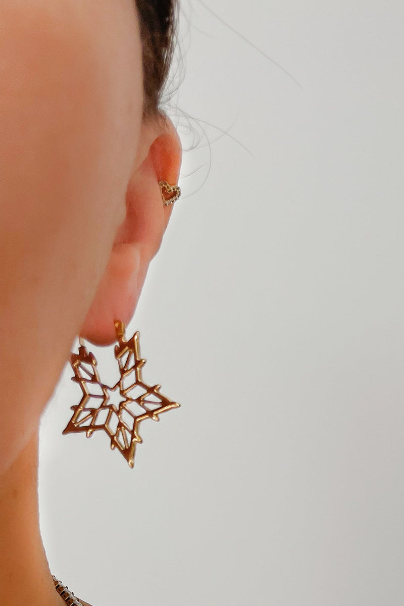 Polly Hoops - Boutique Minimaliste has waterproof, durable, elegant and vintage inspired jewelry
