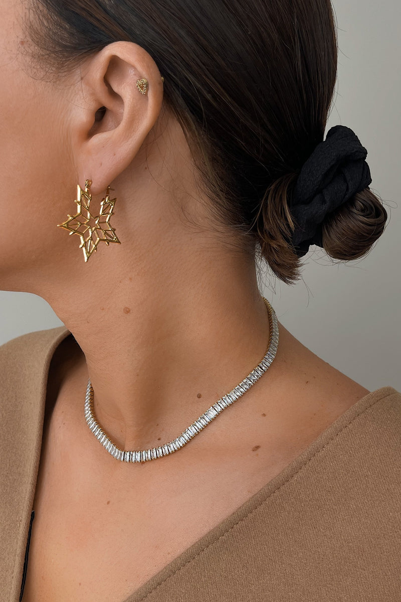 Polly Hoops - Boutique Minimaliste has waterproof, durable, elegant and vintage inspired jewelry
