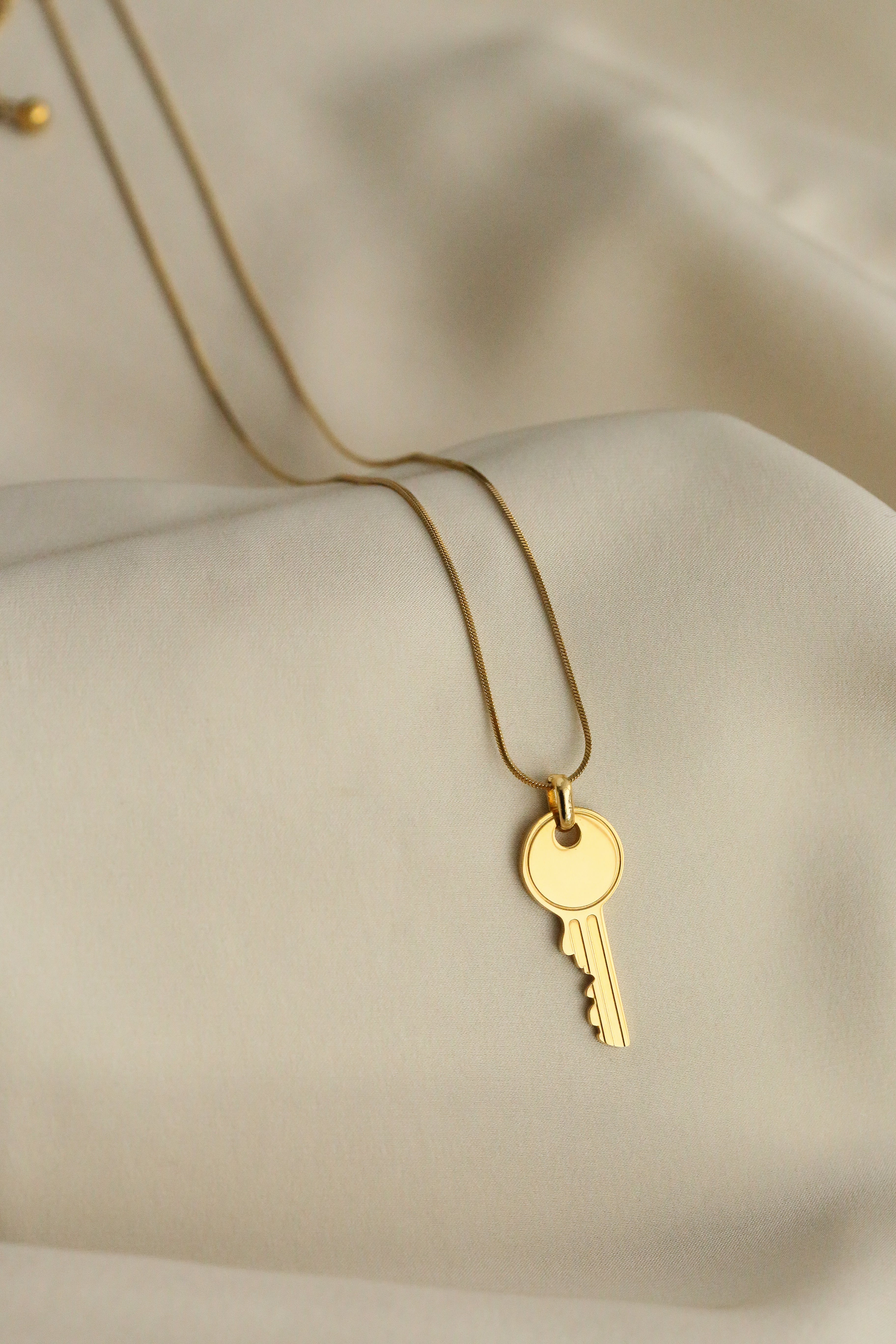 River Necklace - Boutique Minimaliste has waterproof, durable, elegant and vintage inspired jewelry