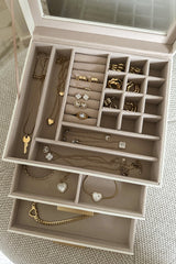 Roma Bracelet - Boutique Minimaliste has waterproof, durable, elegant and vintage inspired jewelry