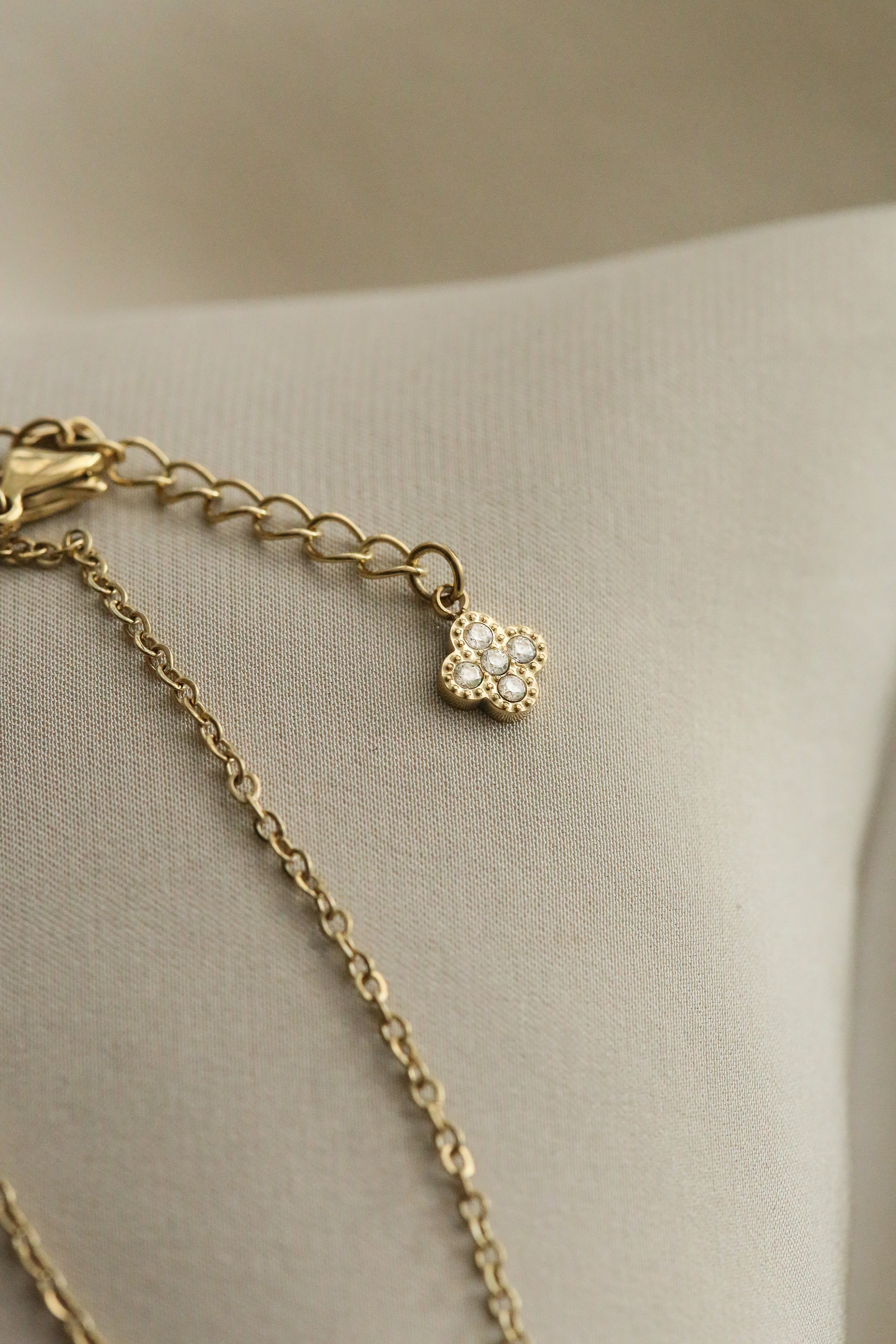Roma Bracelet - Boutique Minimaliste has waterproof, durable, elegant and vintage inspired jewelry