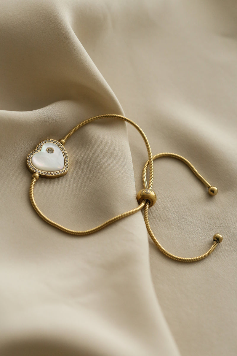 Rue Bracelet - Boutique Minimaliste has waterproof, durable, elegant and vintage inspired jewelry