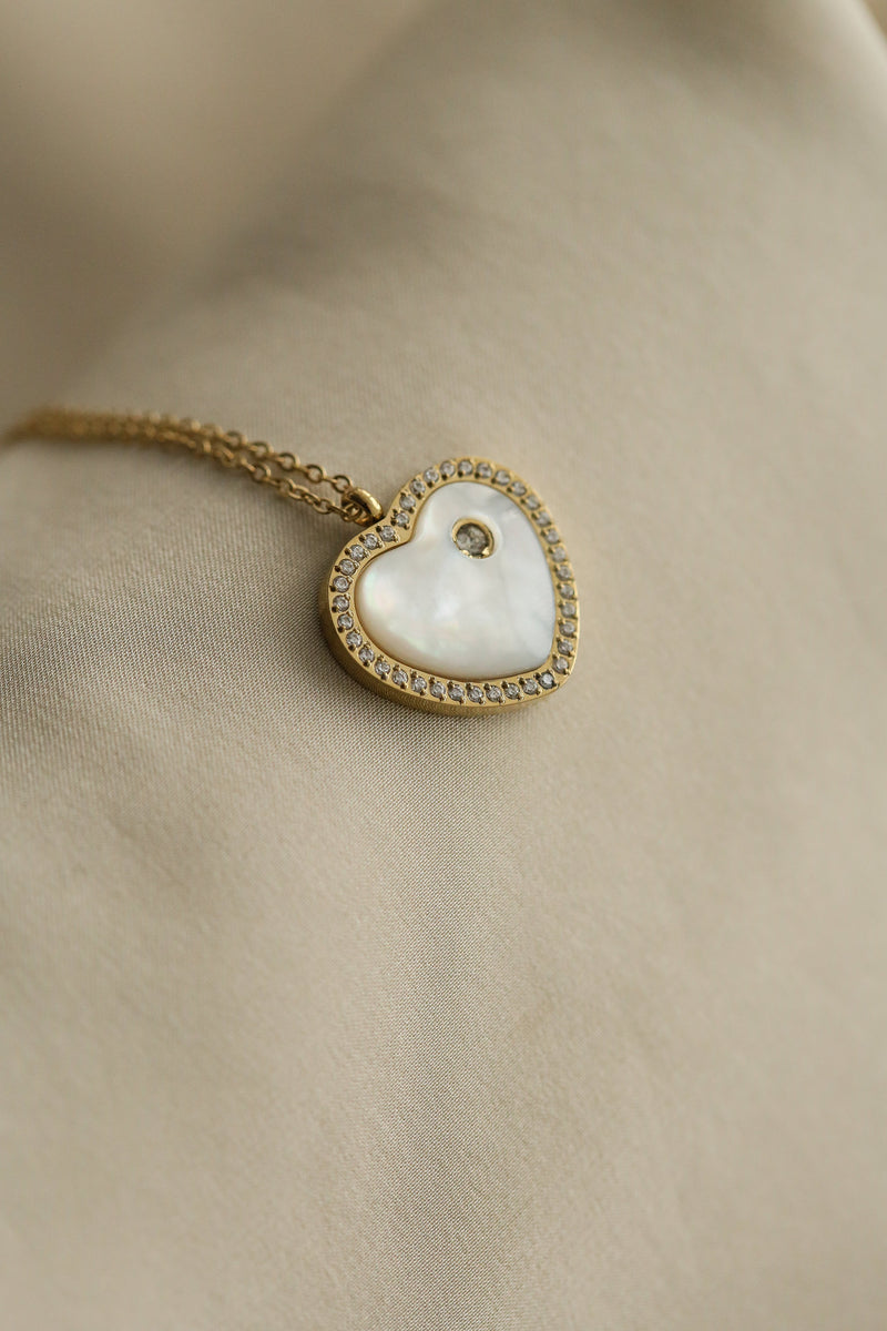Rue Necklace - Boutique Minimaliste has waterproof, durable, elegant and vintage inspired jewelry