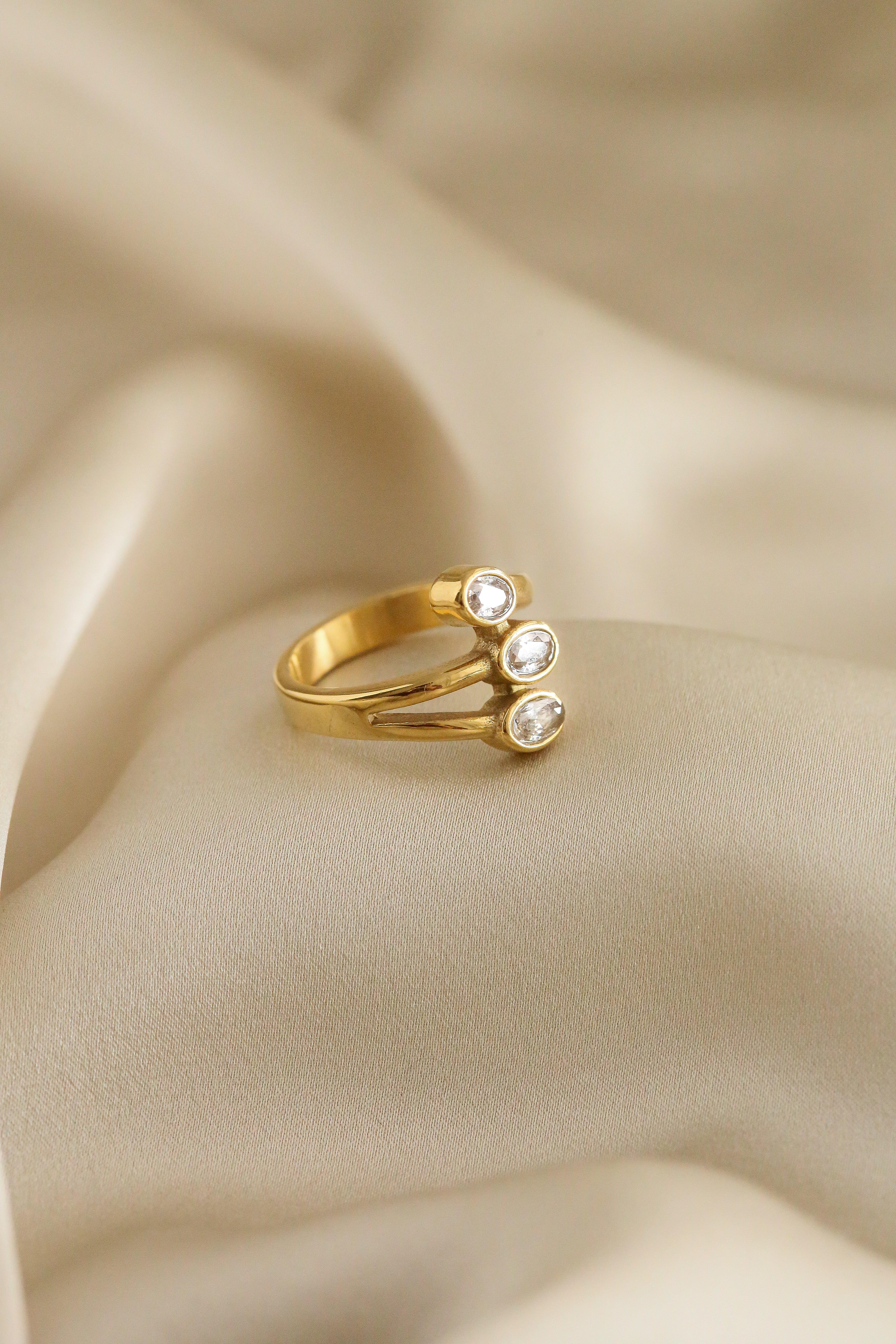 Scarlet Ring - Boutique Minimaliste has waterproof, durable, elegant and vintage inspired jewelry