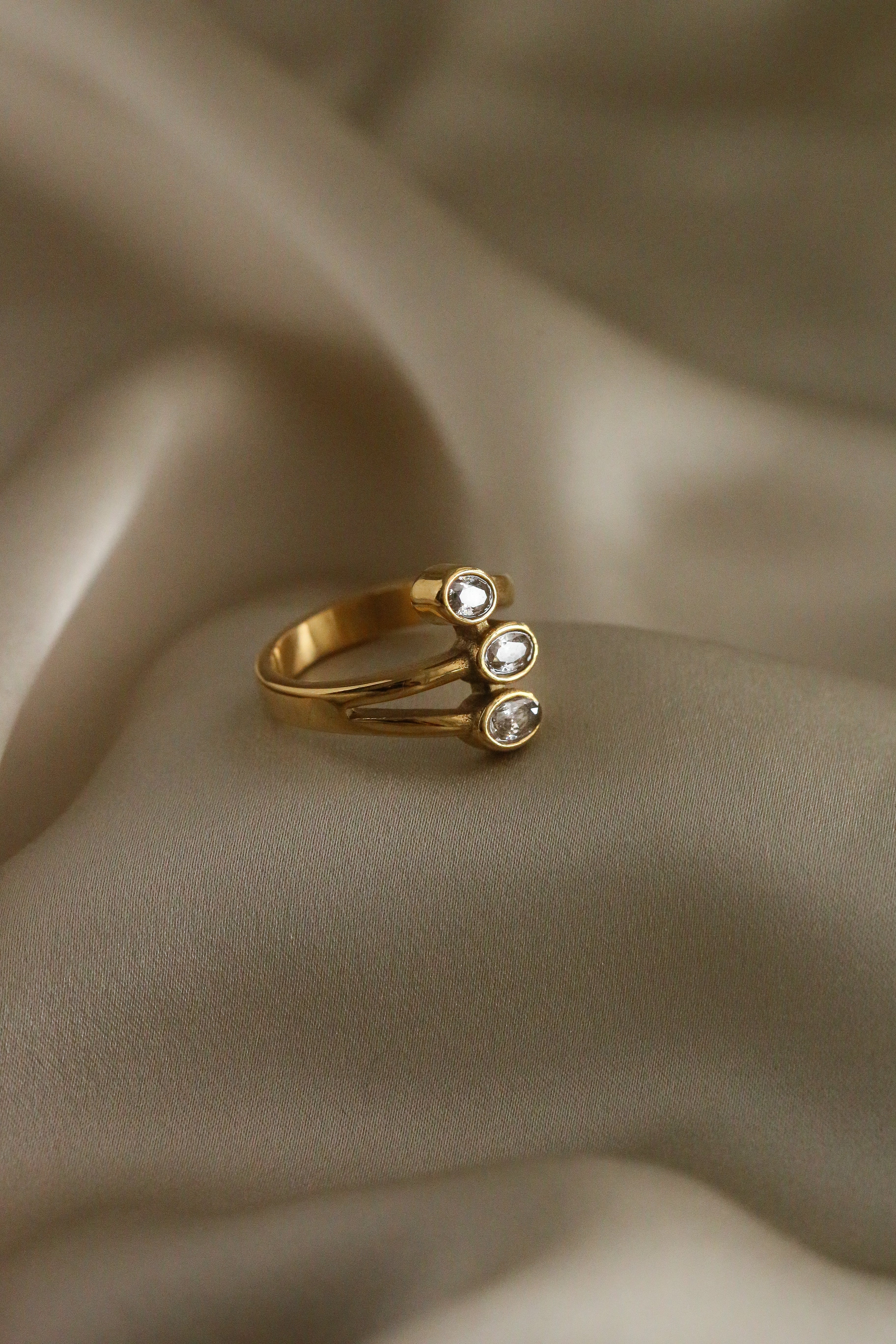 Scarlet Ring - Boutique Minimaliste has waterproof, durable, elegant and vintage inspired jewelry