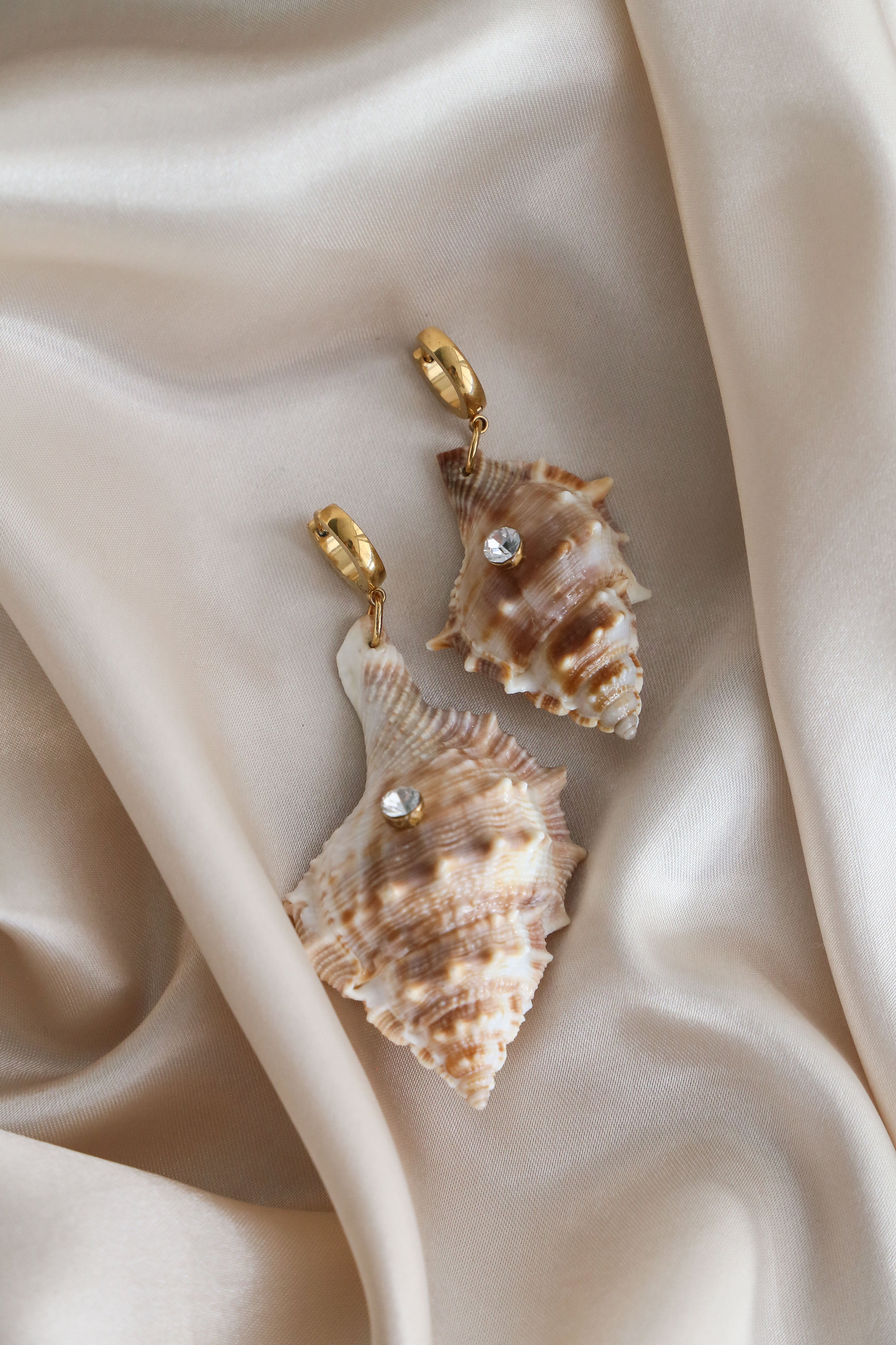 (Single) Cervia Earring - has waterproof, durable, elegant and vintage inspired jewelry