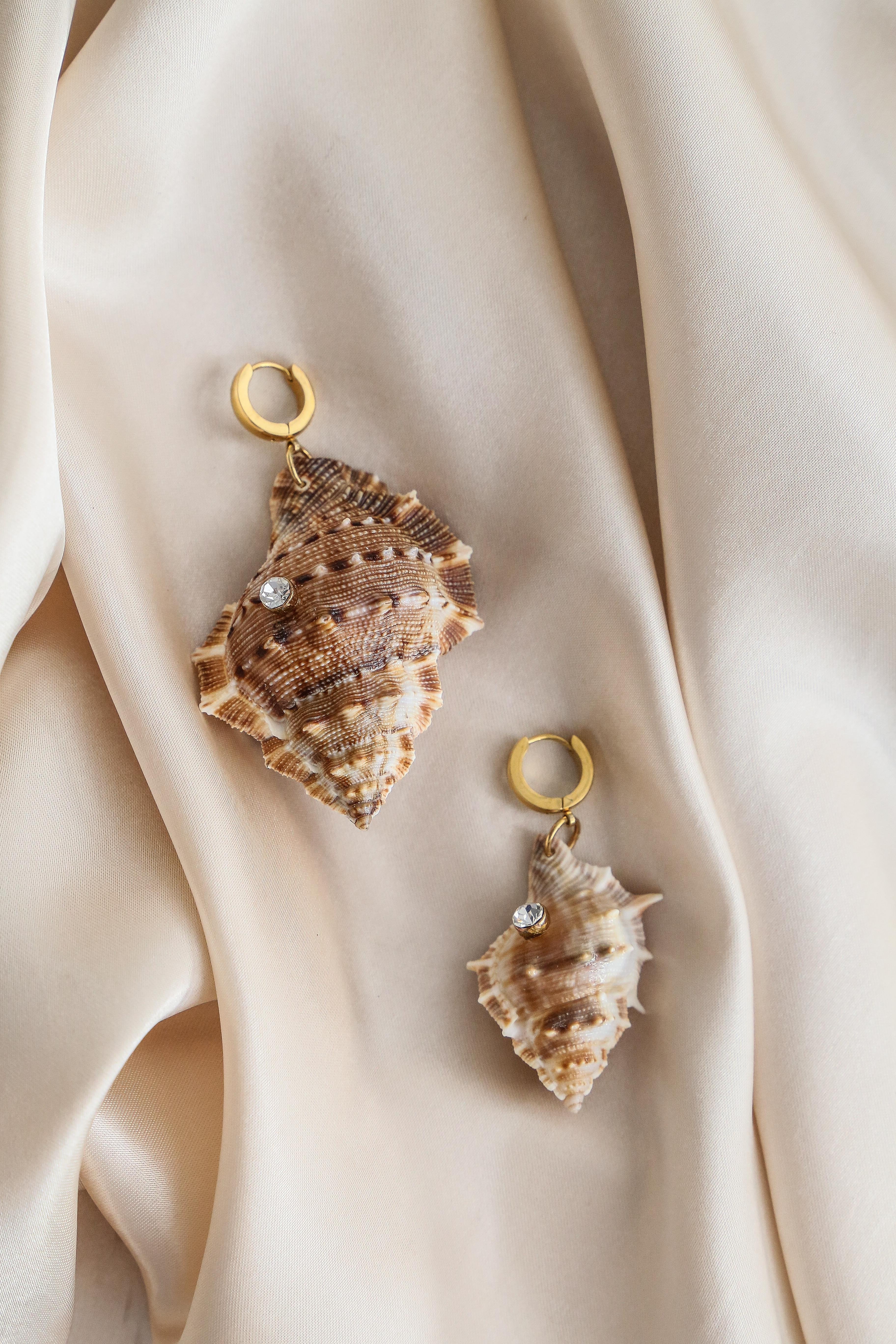(Single) Cervia Earring - has waterproof, durable, elegant and vintage inspired jewelry