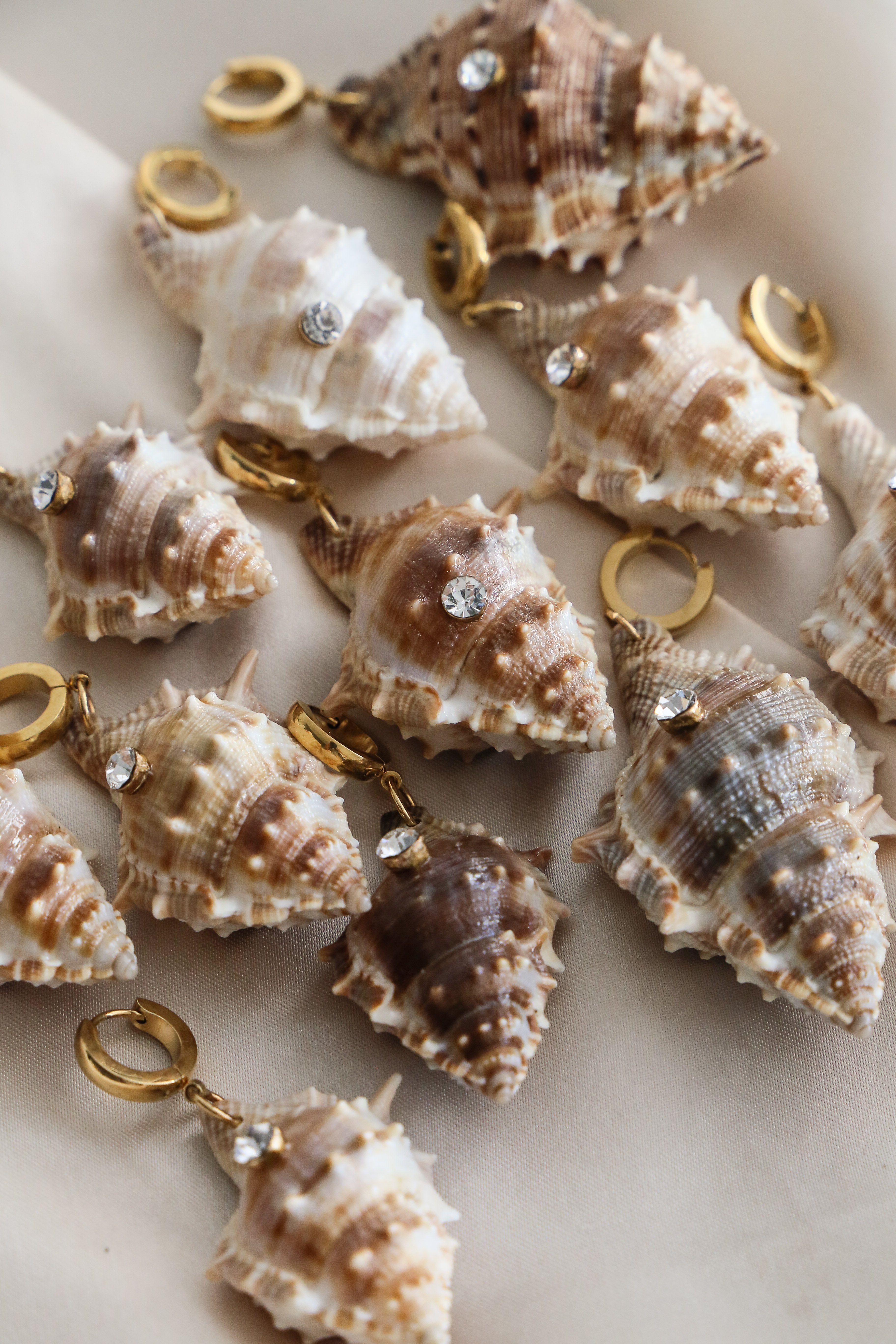 (Single) Cervia Earring - has waterproof, durable, elegant and vintage inspired jewelry